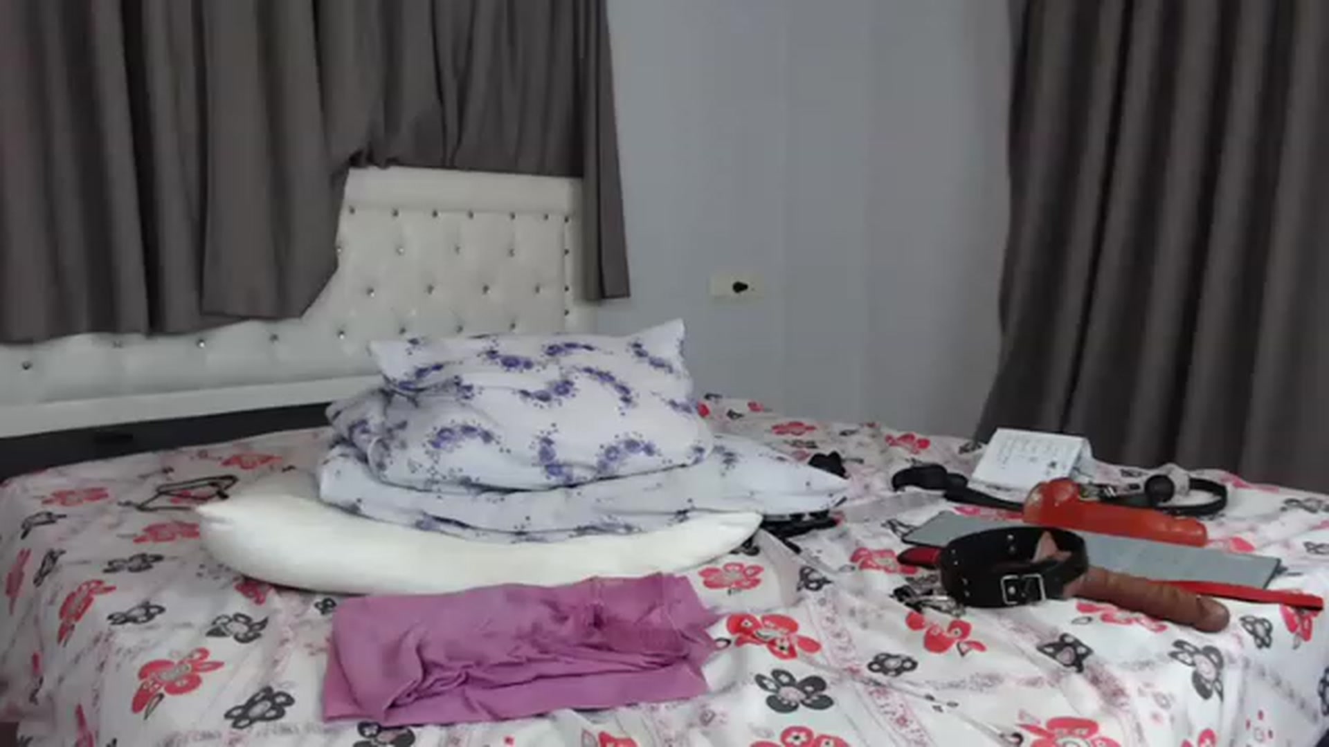 Gallery image thumbnail from OnlyLou's myfreecams stream on, 11/19/2022, 19:26 image 5 of 20
