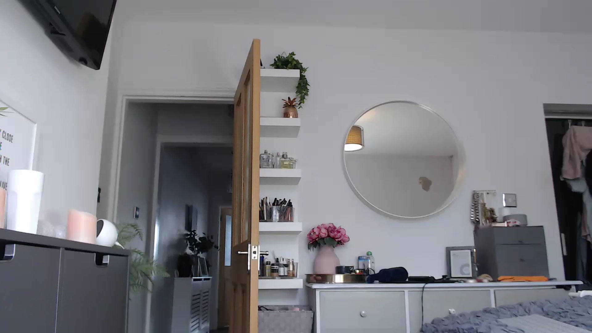 Gallery image thumbnail from OnlyLou's myfreecams stream on, 05/29/2023, 10:12 image 5 of 20