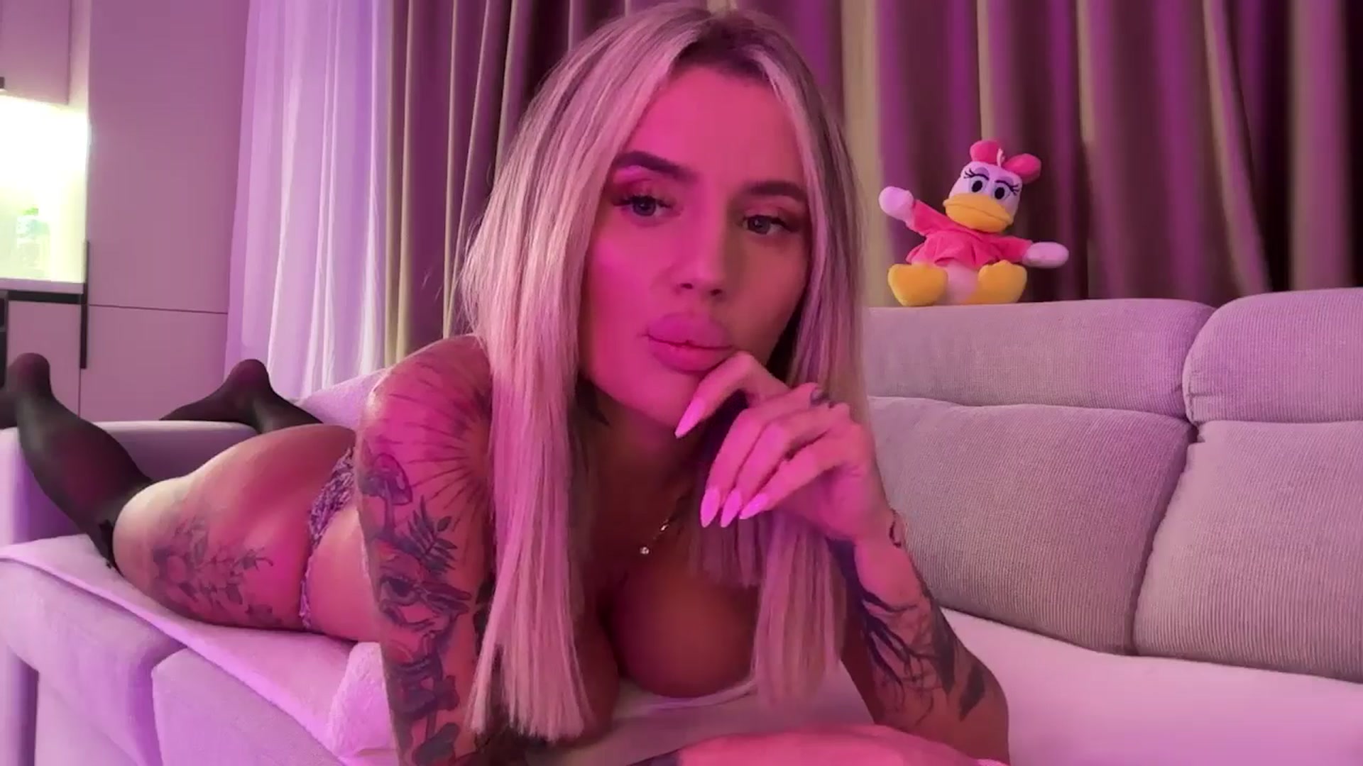 Gallery image thumbnail from Only_Serena's myfreecams stream on, 11/20/2025, 24:00 image 6 of 20