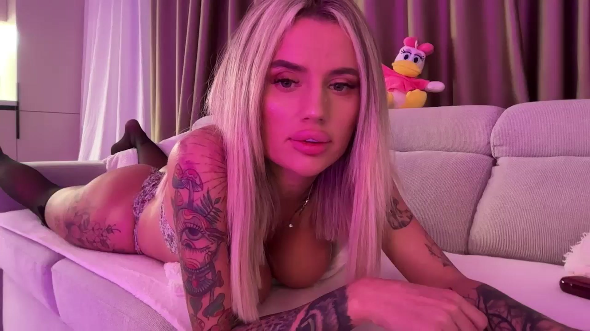Gallery image thumbnail from Only_Serena's myfreecams stream on, 11/20/2025, 24:53 image 14 of 20