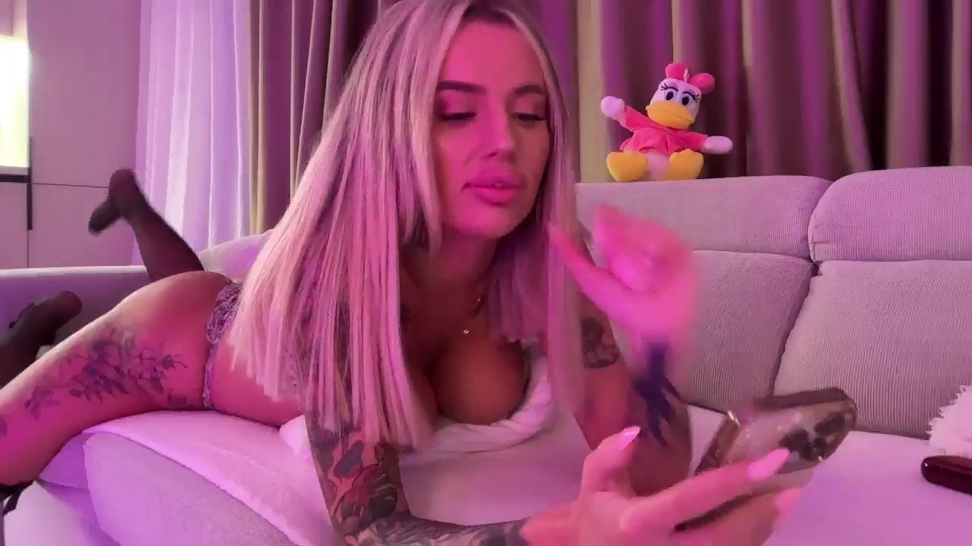 Gallery image thumbnail from Only_Serena's myfreecams stream on, 11/20/2025, 24:53 image 19 of 20