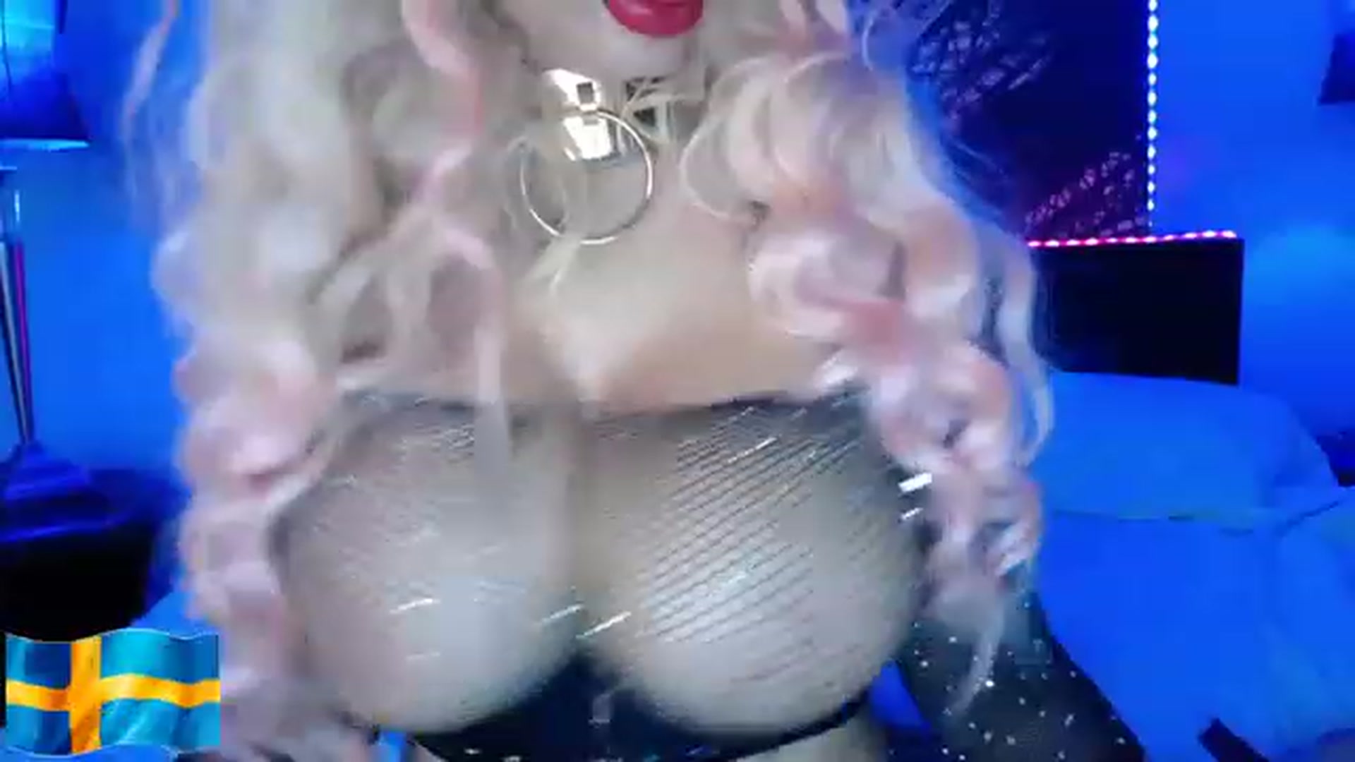 Gallery image thumbnail from Onlyingaa's myfreecams stream on, 11/15/2022, 24:59 image 18 of 20