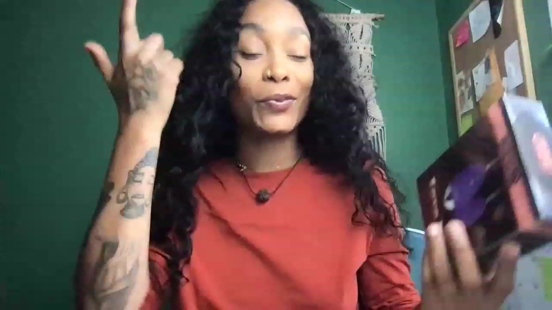Gallery image thumbnail from OnyxK's myfreecams stream on, 12/02/2022, 16:31 image 10 of 20