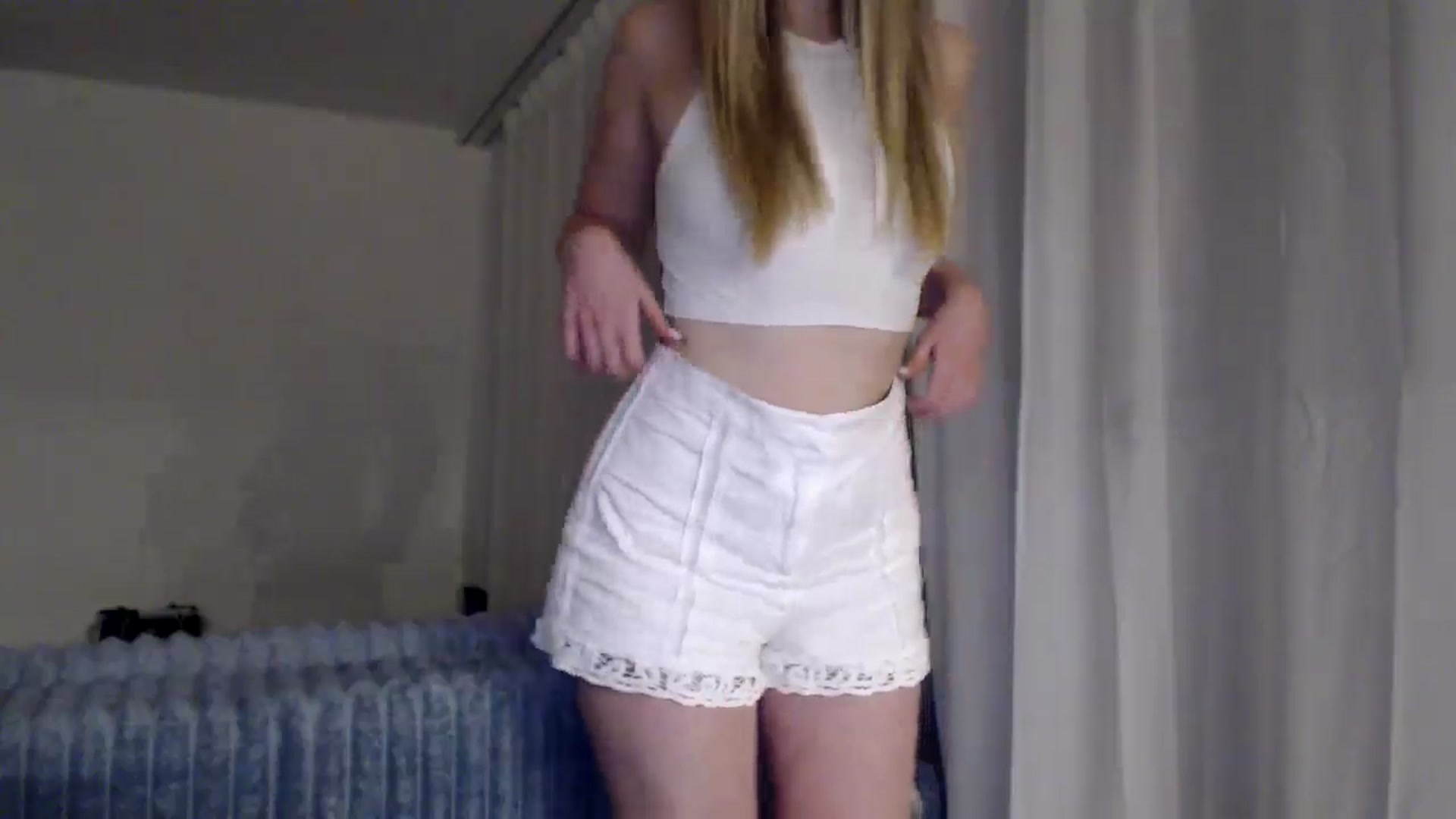 Gallery image thumbnail from Ooh_Cassie's myfreecams stream on, 12/31/2025, 19:33 image 17 of 20