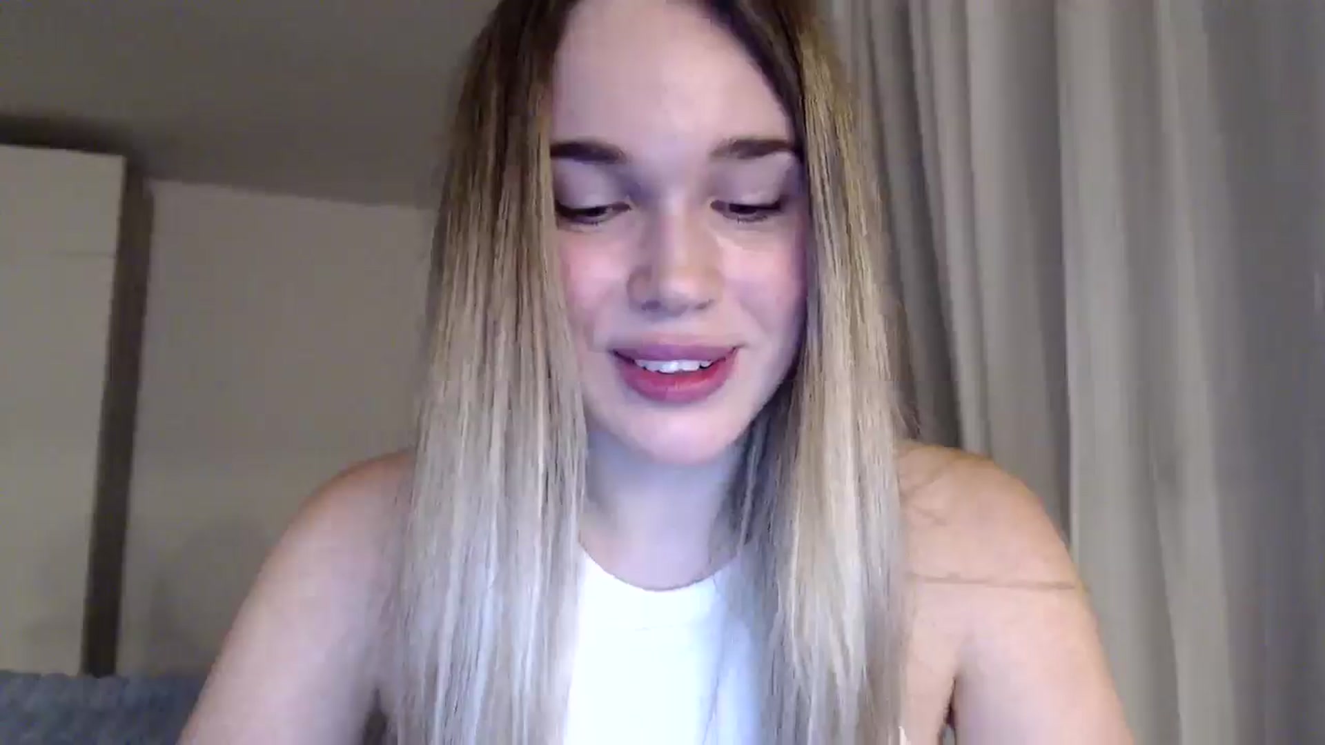 Gallery image thumbnail from Ooh_Cassie's myfreecams stream on, 12/31/2025, 19:33 image 9 of 20
