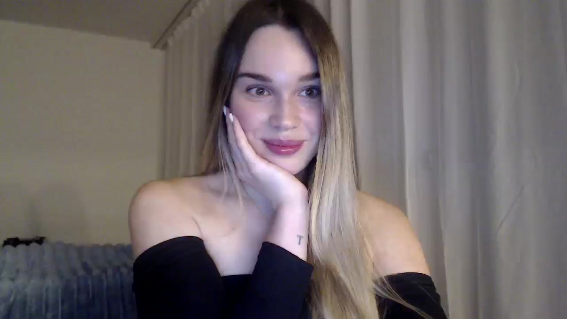 Gallery image thumbnail from Ooh_Cassie's myfreecams stream on, 01/06/2026, 21:14 image 4 of 20
