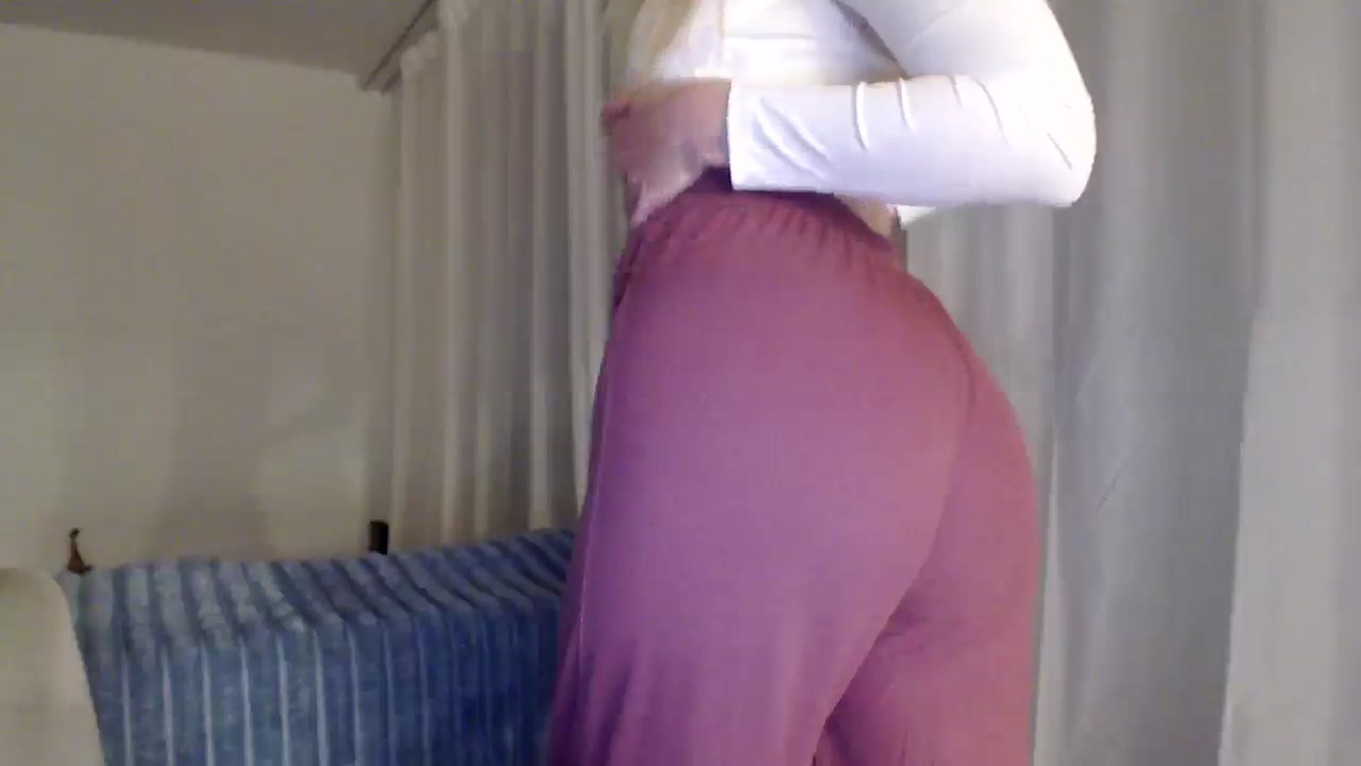 Gallery image thumbnail from Ooh_Cassie's myfreecams stream on, 02/04/2026, 21:19 image 7 of 20