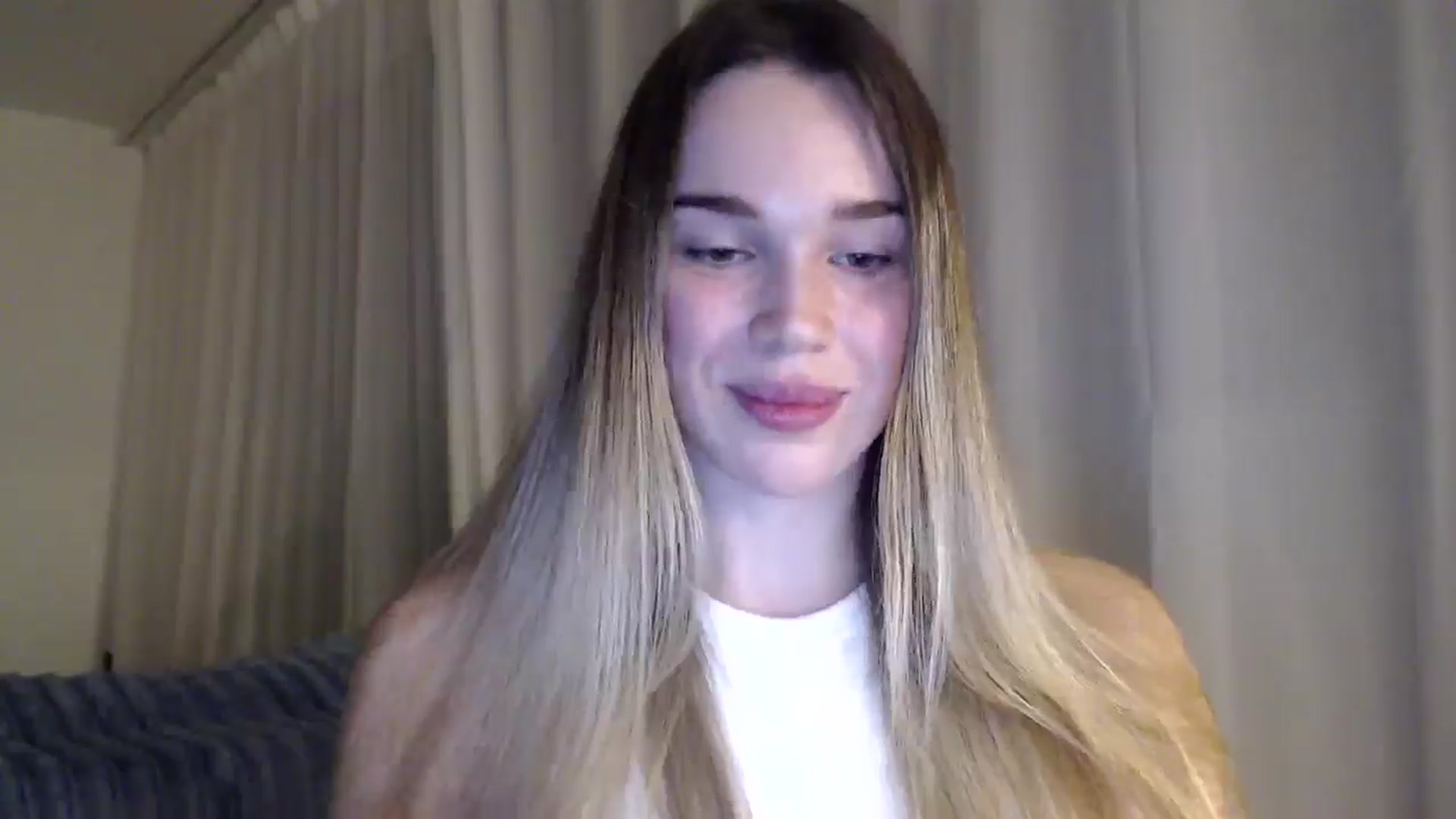 Gallery image thumbnail from Ooh_Cassie's myfreecams stream on, 03/11/2026, 20:18 image 18 of 20