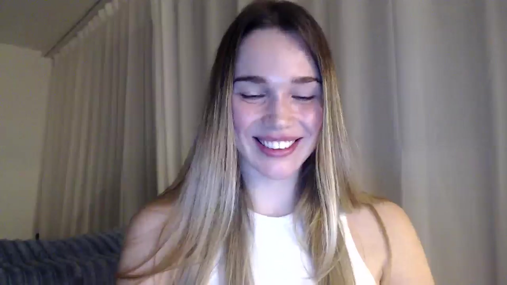 Gallery image thumbnail from Ooh_Cassie's myfreecams stream on, 03/11/2026, 20:18 image 15 of 20