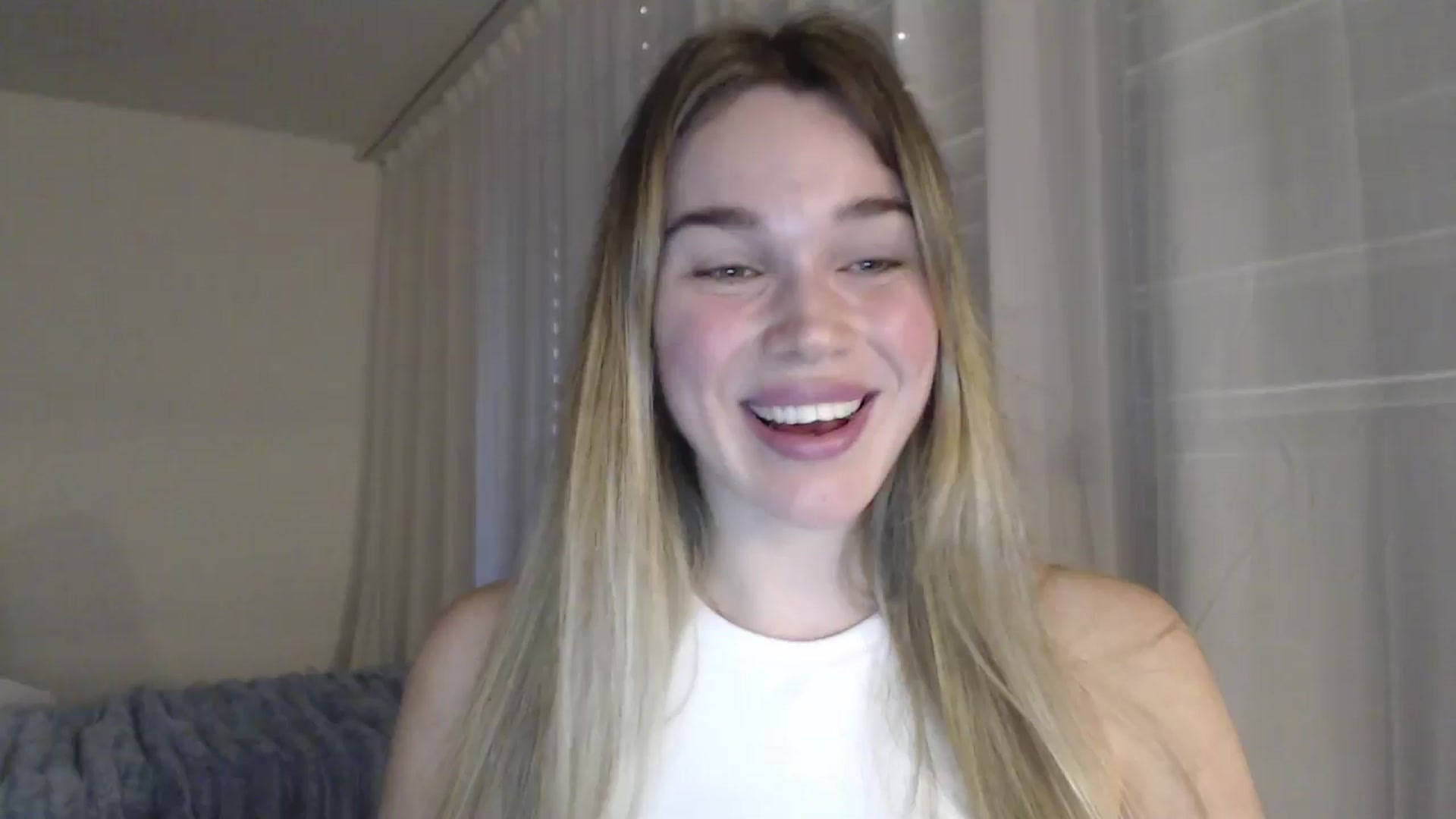 Gallery image thumbnail from Ooh_Cassie's myfreecams stream on, 05/09/2026, 18:42 image 12 of 20