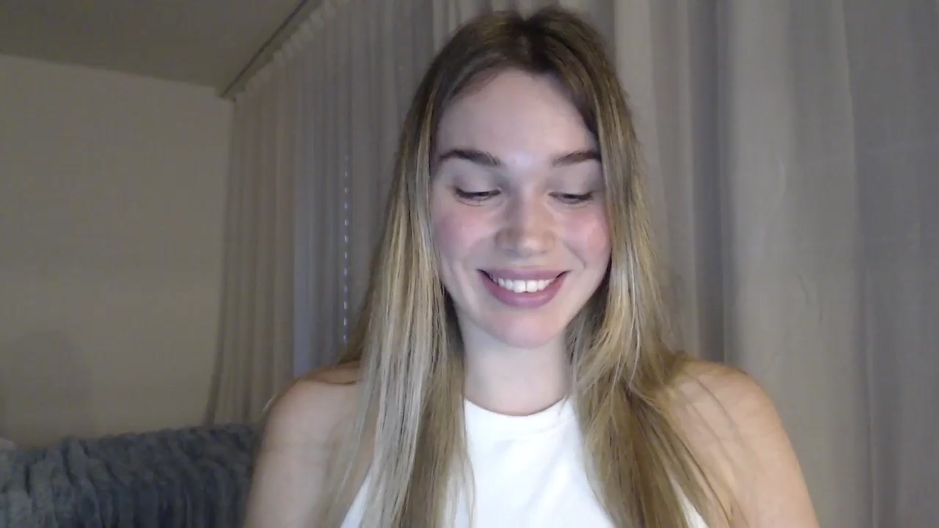 Gallery image thumbnail from Ooh_Cassie's myfreecams stream on, 05/09/2026, 18:42 image 16 of 20