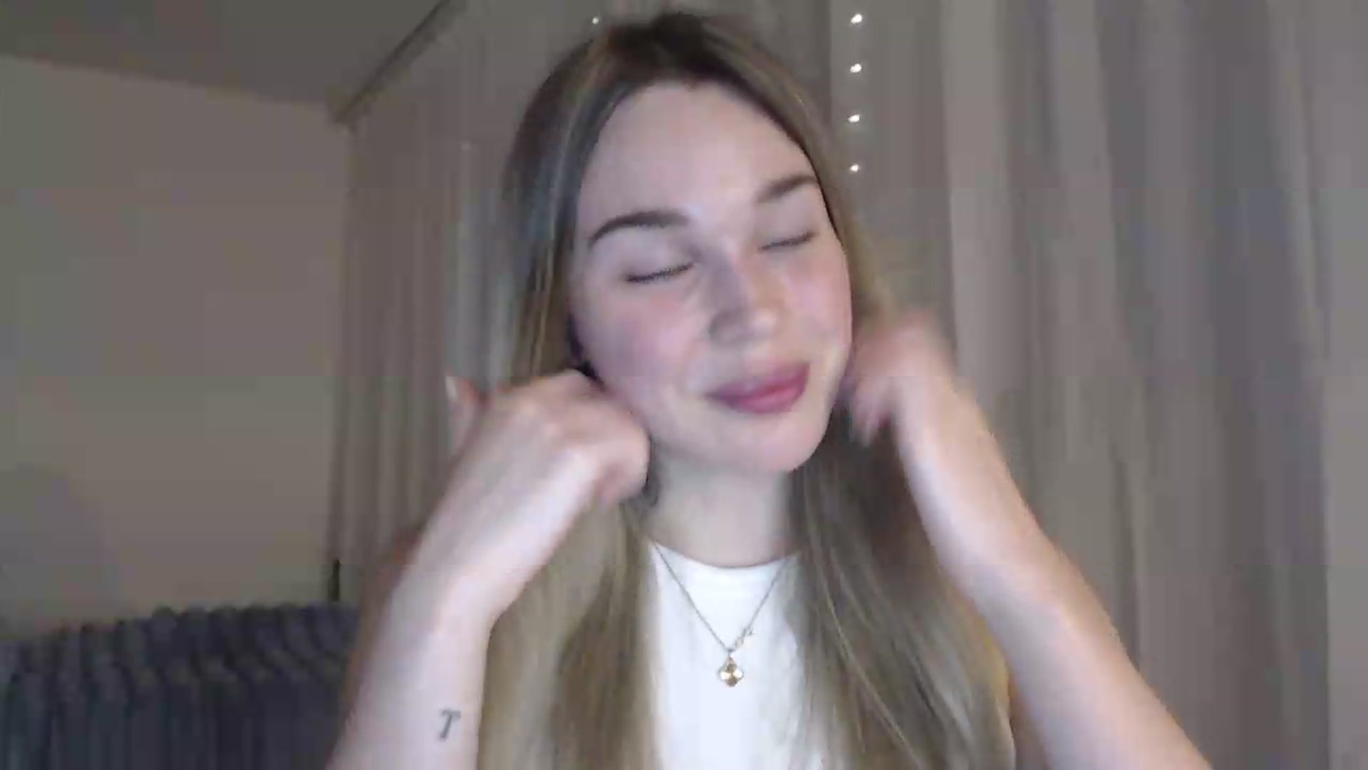 Gallery image thumbnail from Ooh_Cassie's myfreecams stream on, 05/28/2026, 19:10 image 4 of 20