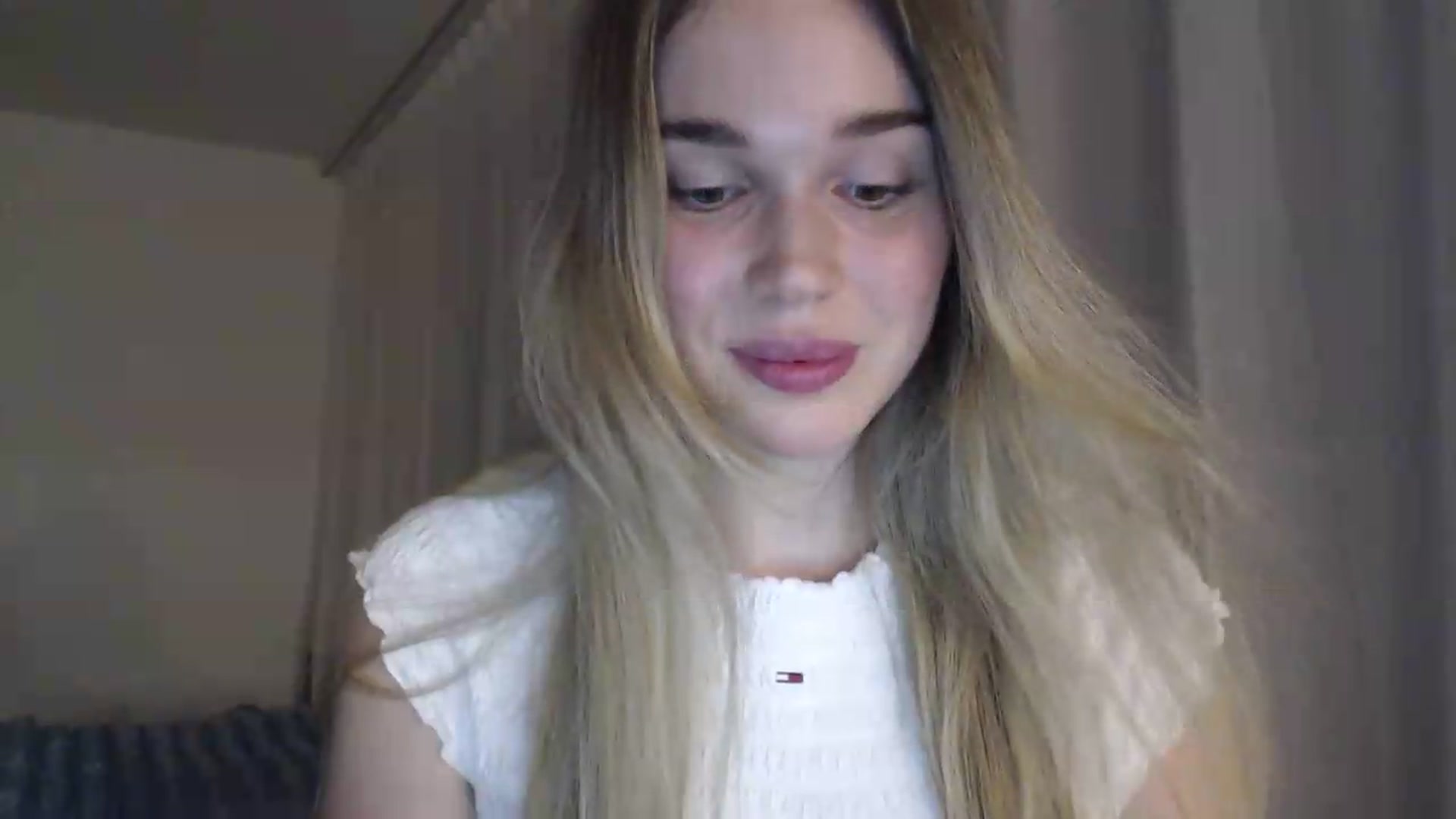 Gallery image thumbnail from Ooh_Cassie's myfreecams stream on, 06/24/2026, 19:27 image 19 of 20