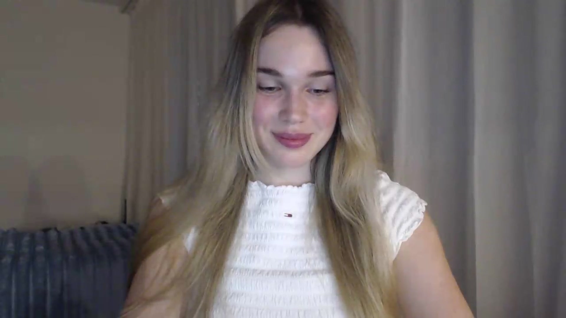 Gallery image thumbnail from Ooh_Cassie's myfreecams stream on, 06/24/2026, 19:27 image 3 of 20