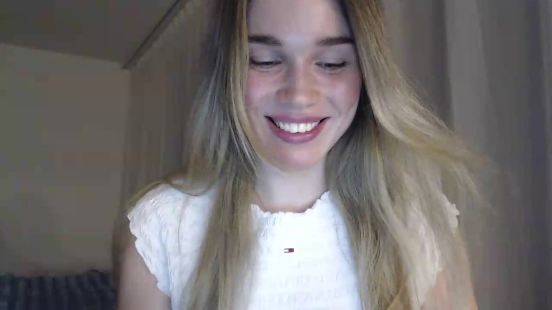 Gallery image thumbnail from Ooh_Cassie's myfreecams stream on, 06/24/2026, 19:27 image 18 of 20