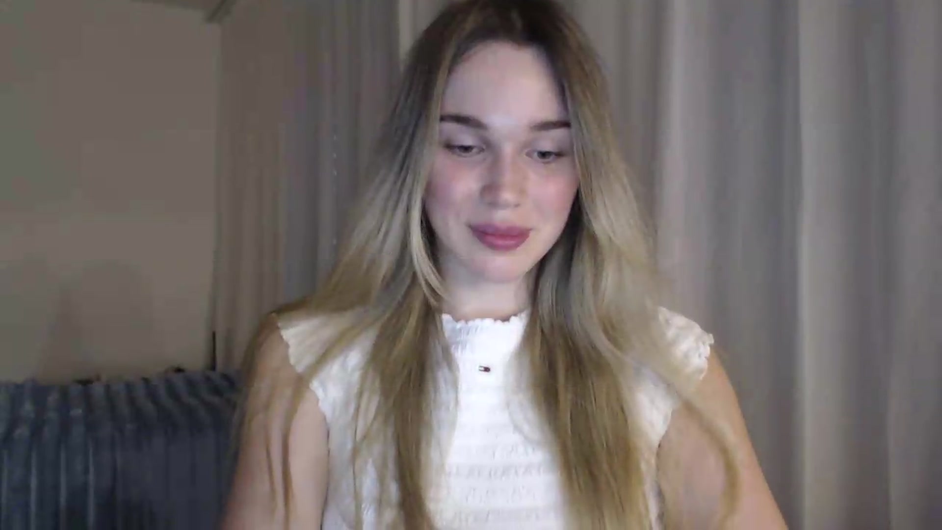 Gallery image thumbnail from Ooh_Cassie's myfreecams stream on, 06/24/2026, 19:27 image 7 of 20