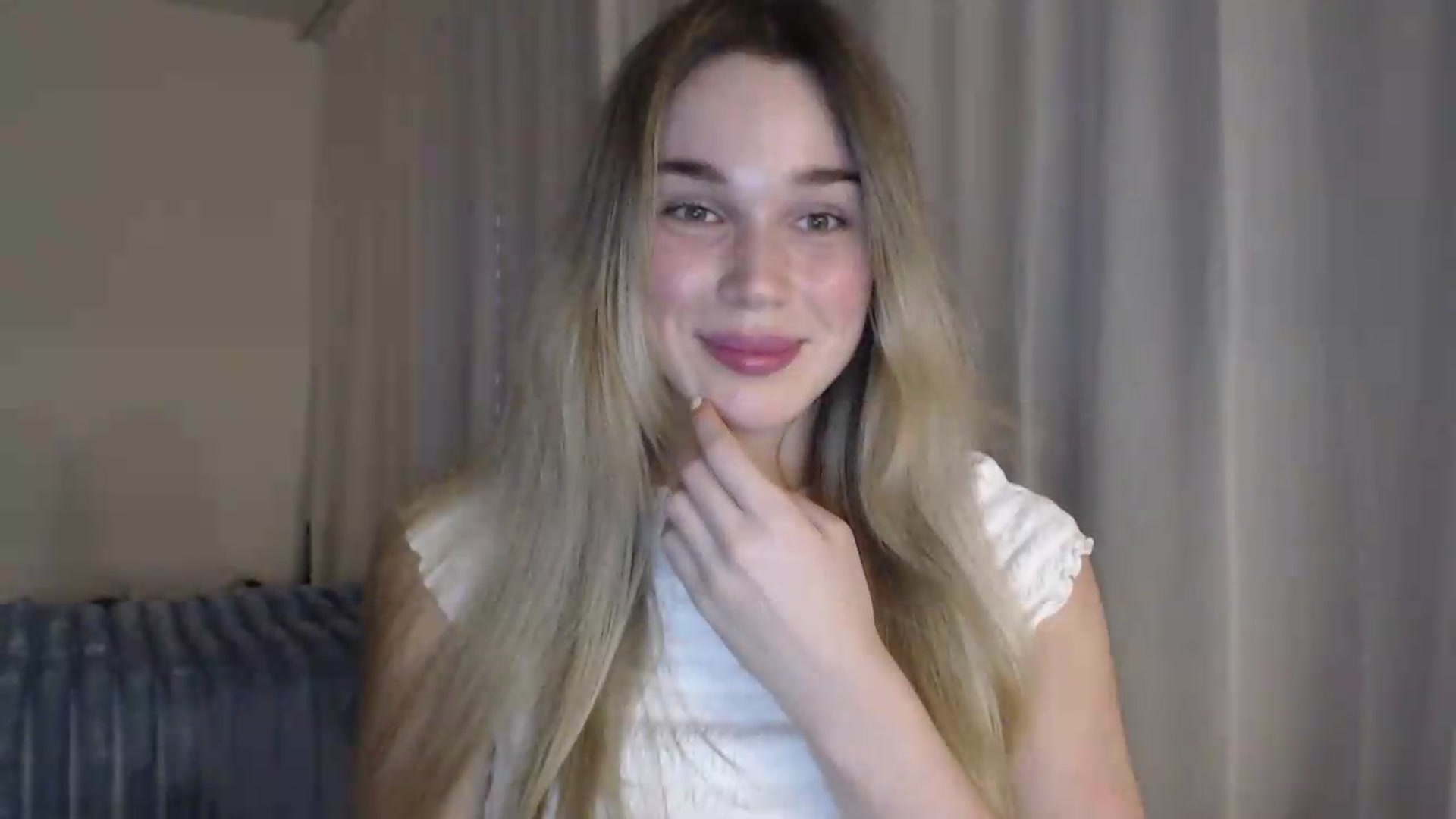 Gallery image thumbnail from Ooh_Cassie's myfreecams stream on, 06/24/2026, 19:27 image 4 of 20