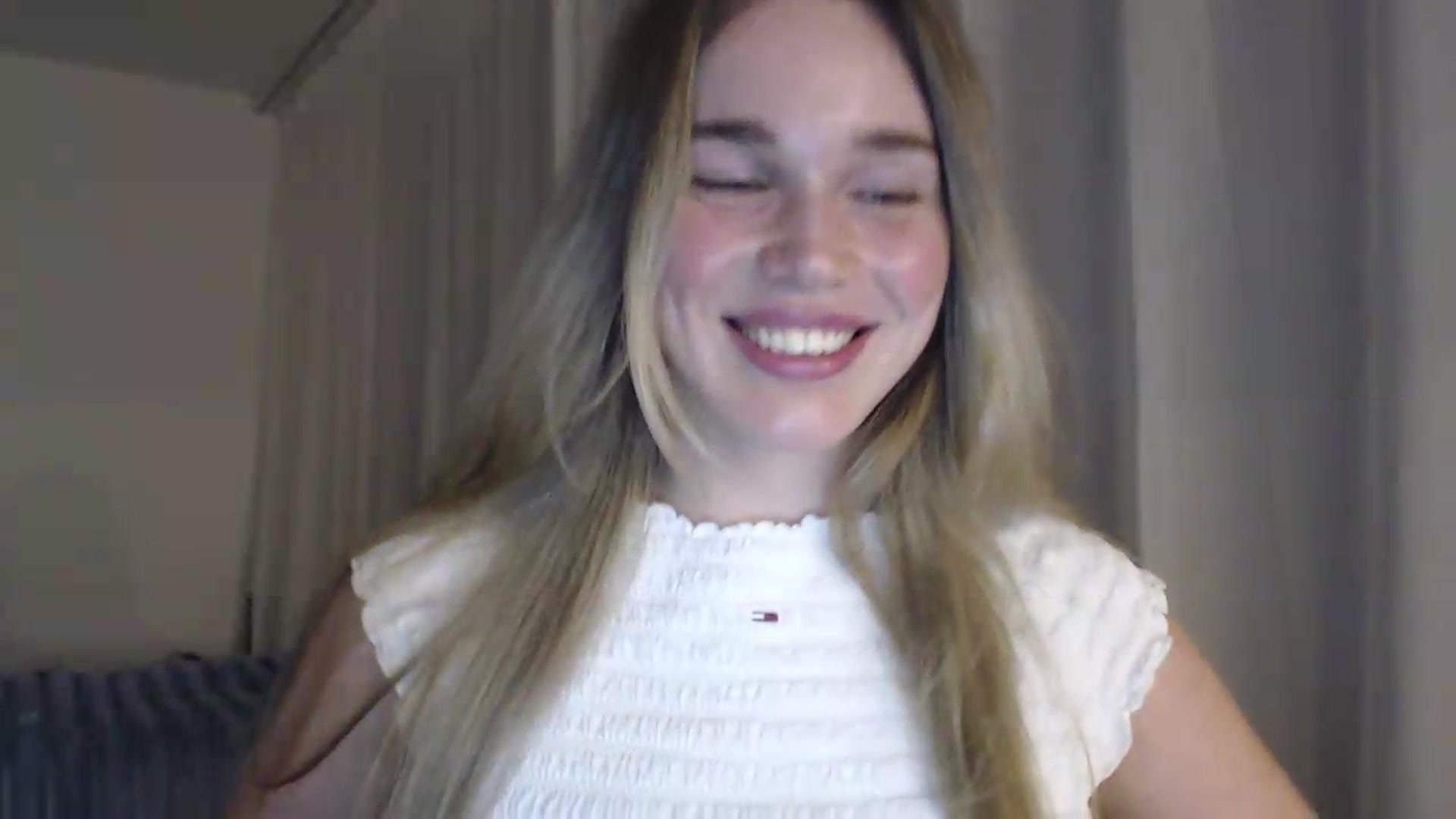 Gallery image thumbnail from Ooh_Cassie's myfreecams stream on, 06/24/2026, 19:52 image 18 of 20