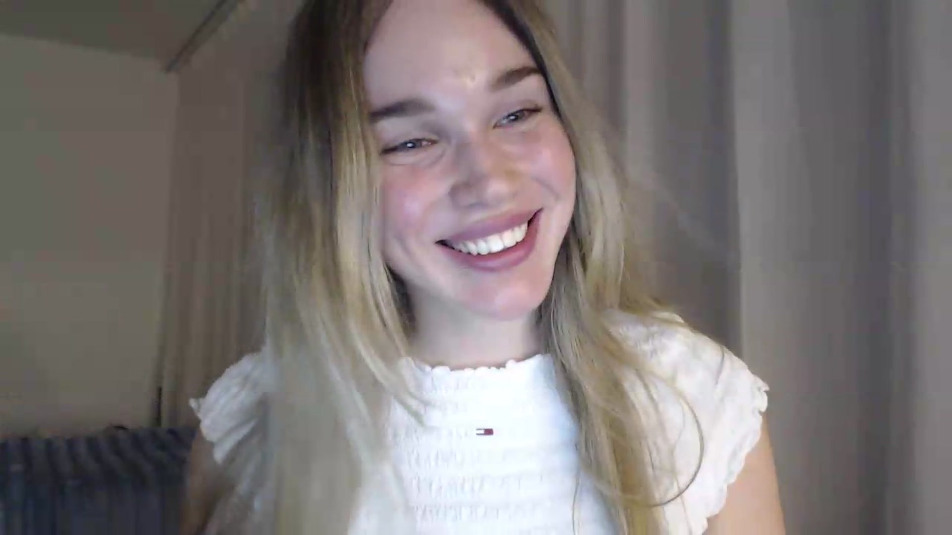 Gallery image thumbnail from Ooh_Cassie's myfreecams stream on, 06/24/2026, 20:21 image 16 of 20
