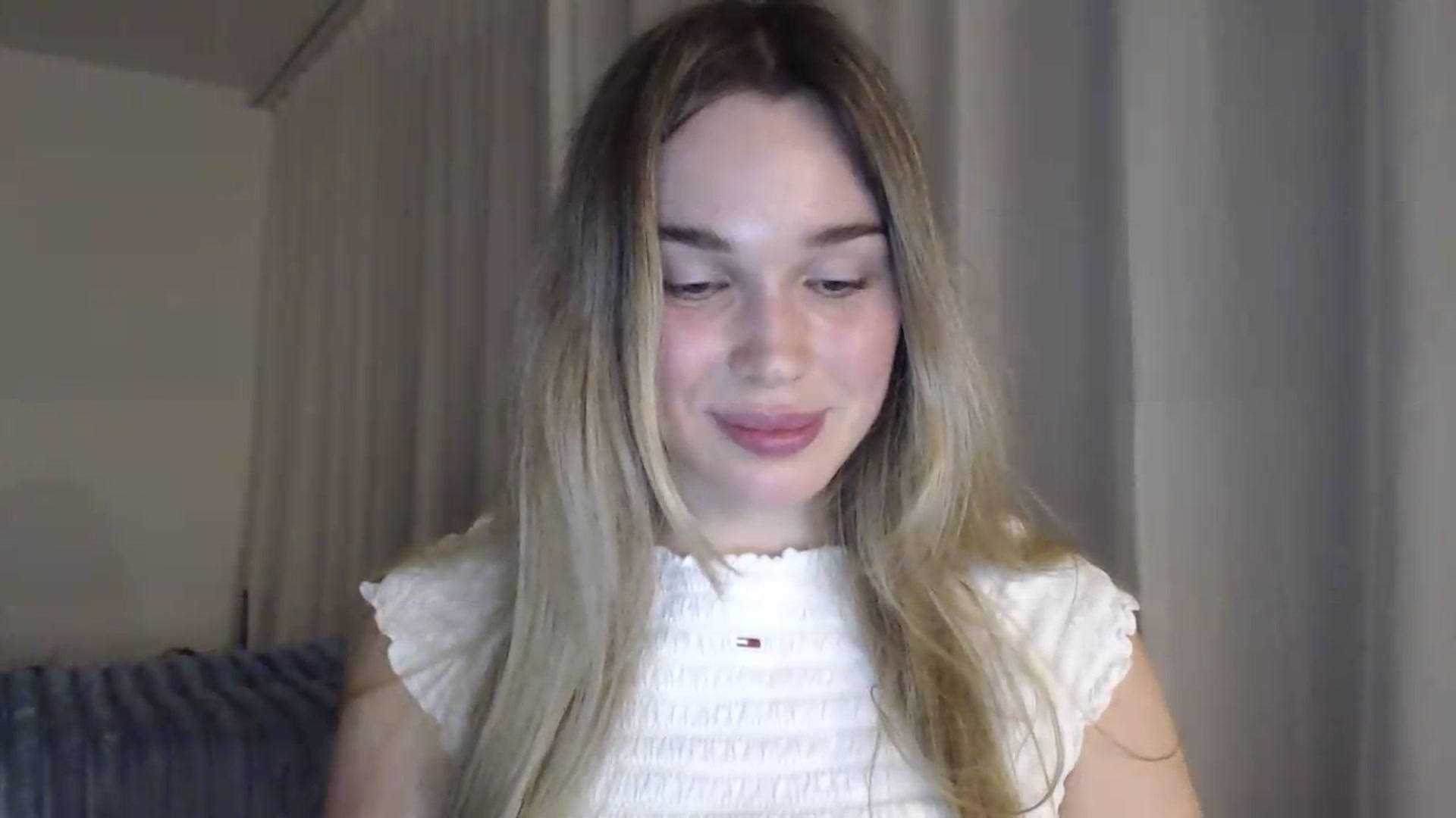 Gallery image thumbnail from Ooh_Cassie's myfreecams stream on, 06/24/2026, 20:21 image 17 of 20