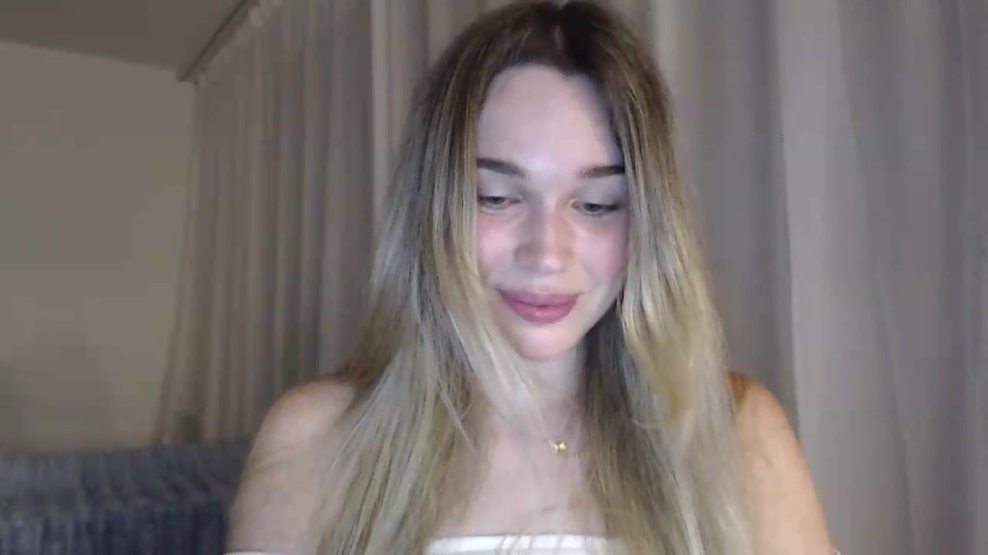 Gallery image thumbnail from Ooh_Cassie's myfreecams stream on, 06/26/2026, 19:59 image 4 of 20