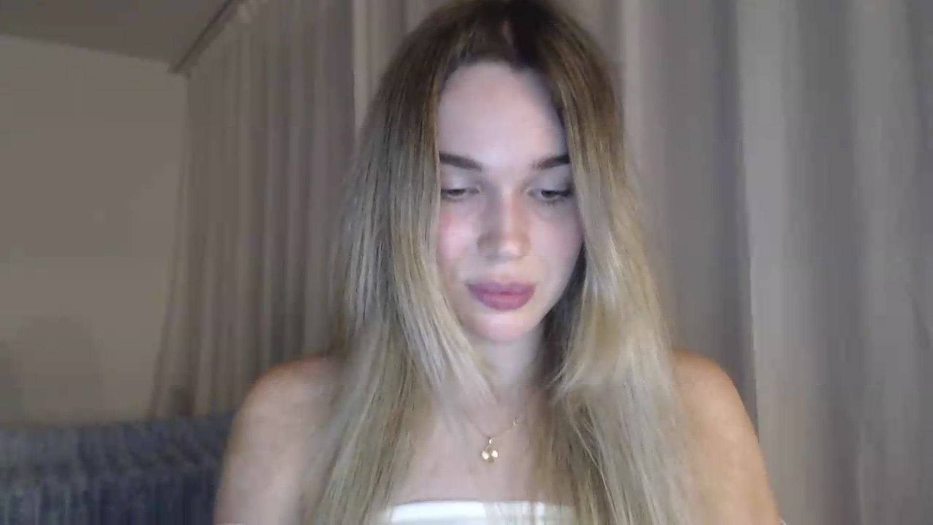 Gallery image thumbnail from Ooh_Cassie's myfreecams stream on, 06/26/2026, 19:59 image 14 of 20