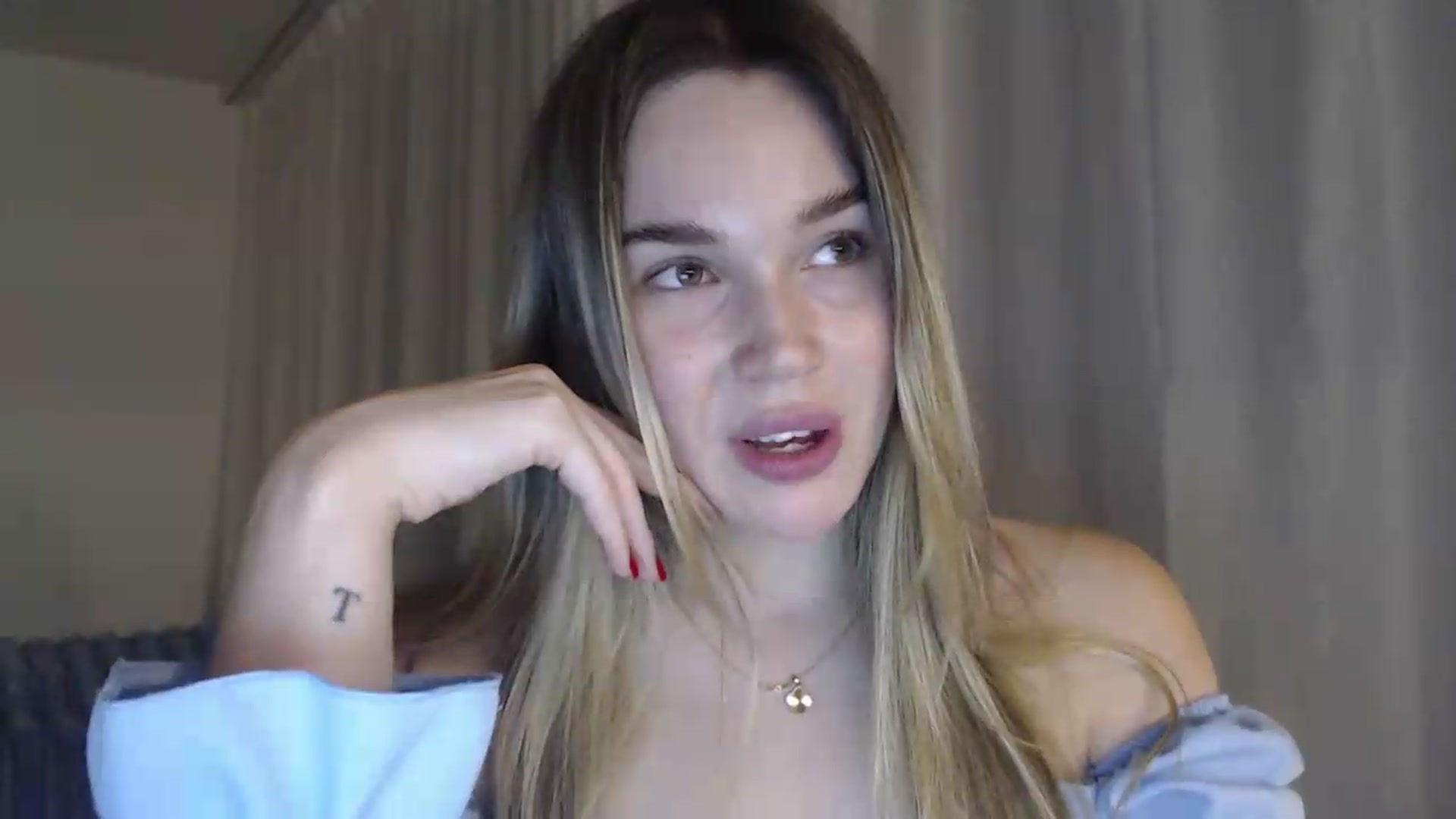 Gallery image thumbnail from Ooh_Cassie's myfreecams stream on, 07/05/2026, 20:36 image 3 of 20