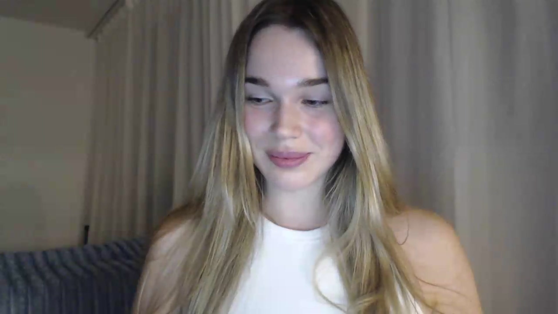 Gallery image thumbnail from Ooh_Cassie's myfreecams stream on, 07/07/2026, 20:20 image 18 of 20