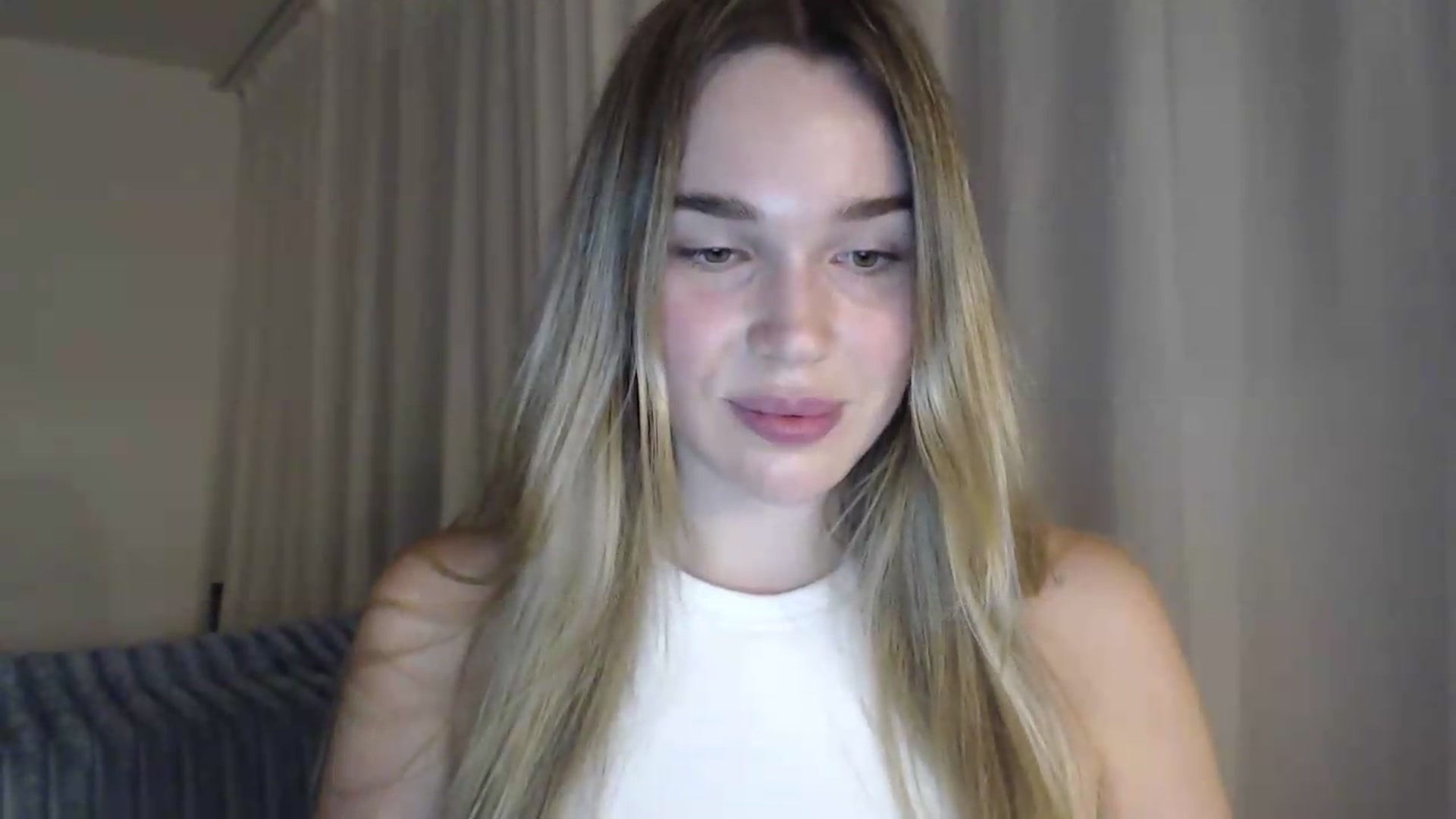 Gallery image thumbnail from Ooh_Cassie's myfreecams stream on, 07/07/2026, 20:20 image 19 of 20