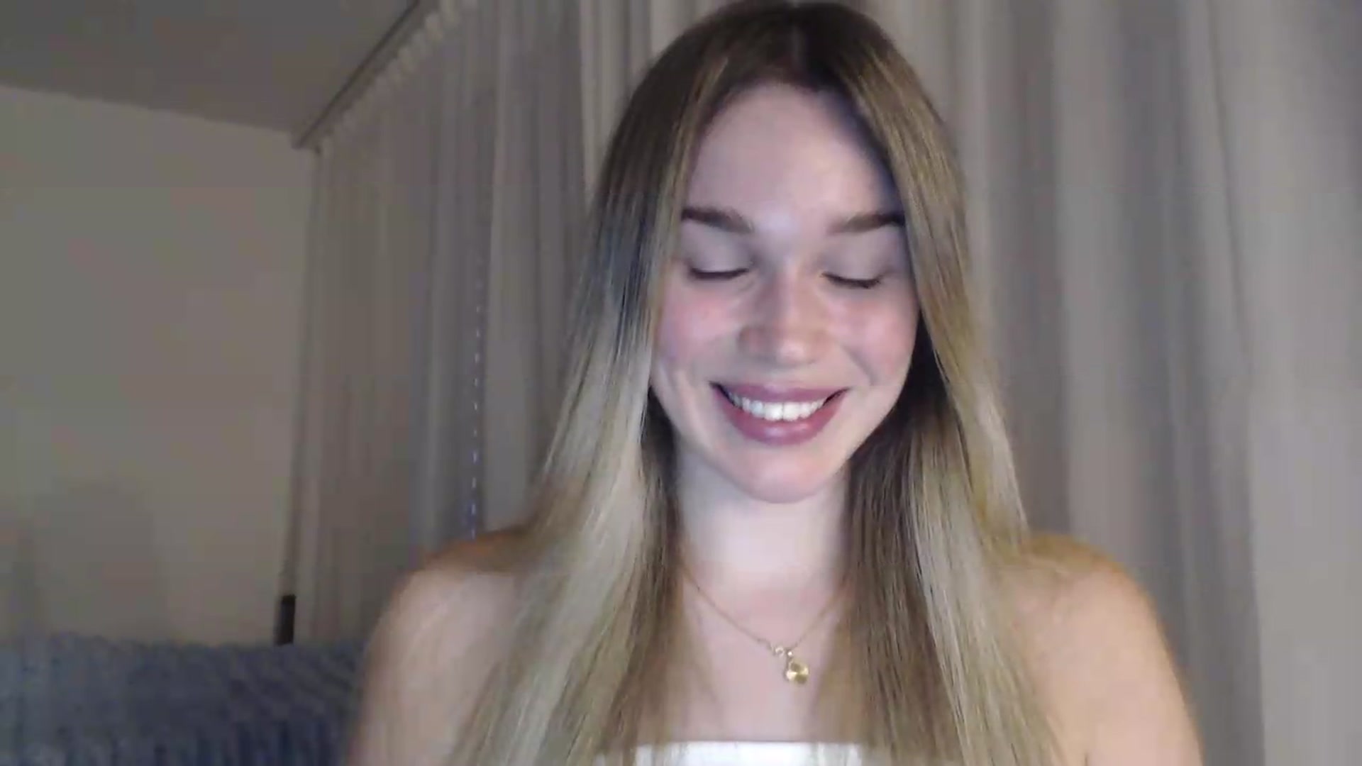 Gallery image thumbnail from Ooh_Cassie's myfreecams stream on, 07/20/2026, 19:35 image 6 of 20