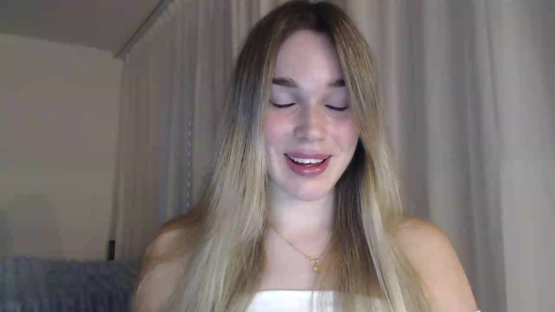 Gallery image thumbnail from Ooh_Cassie's myfreecams stream on, 07/20/2026, 19:35 image 4 of 20