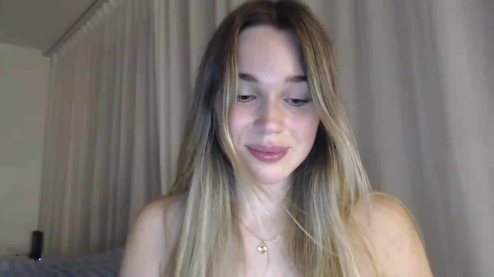 Gallery image thumbnail from Ooh_Cassie's myfreecams stream on, 07/28/2026, 21:27 image 4 of 20