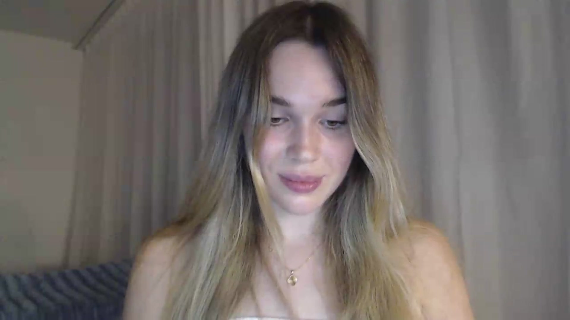 Gallery image thumbnail from Ooh_Cassie's myfreecams stream on, 07/30/2026, 20:17 image 7 of 20