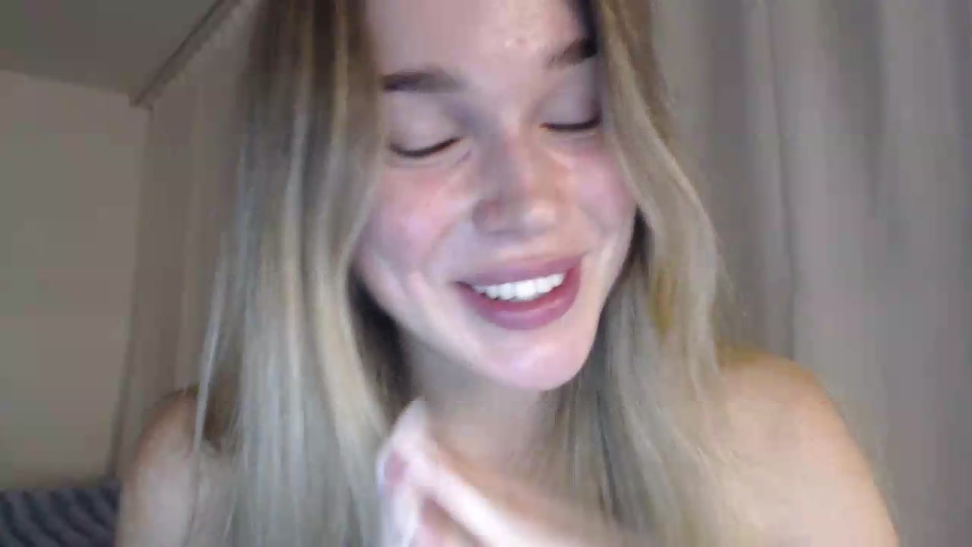 Gallery image thumbnail from Ooh_Cassie's myfreecams stream on, 07/30/2026, 20:17 image 5 of 20