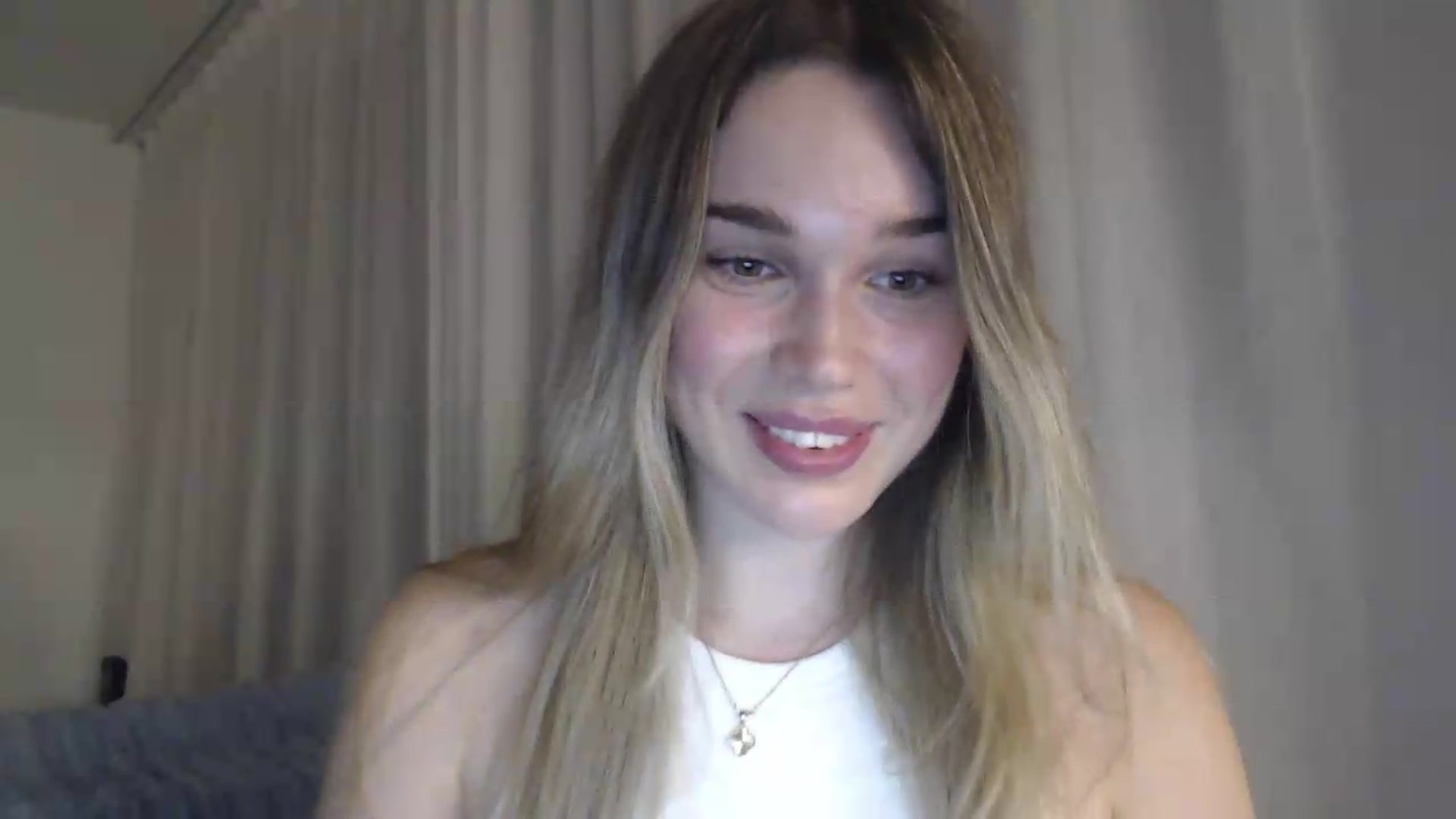 Gallery image thumbnail from Ooh_Cassie's myfreecams stream on, 07/31/2026, 22:00 image 18 of 20