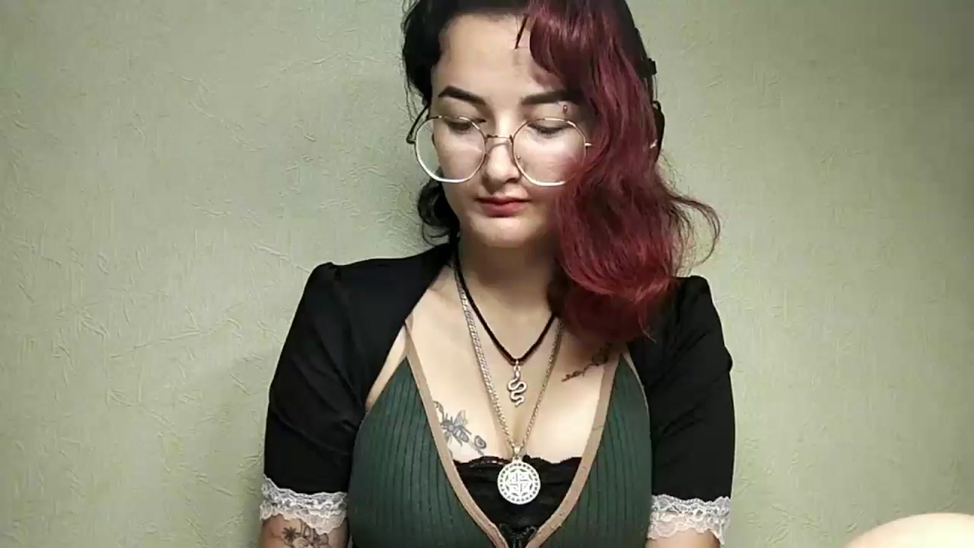 Gallery image thumbnail from Ooomg_Kira's myfreecams stream on, 09/09/2025, 12:27 image 9 of 20