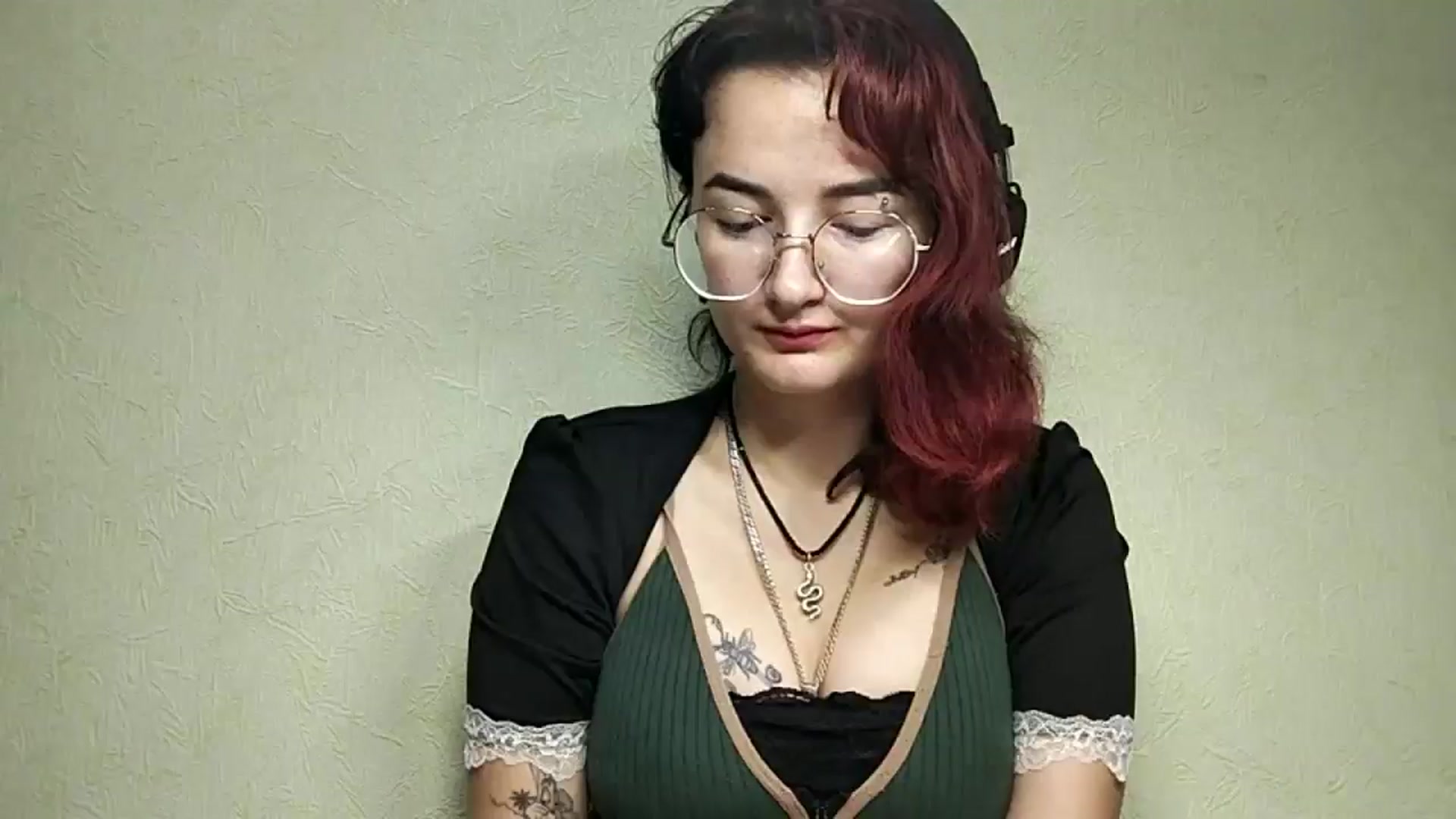 Gallery image thumbnail from Ooomg_Kira's myfreecams stream on, 09/09/2025, 12:27 image 1 of 20