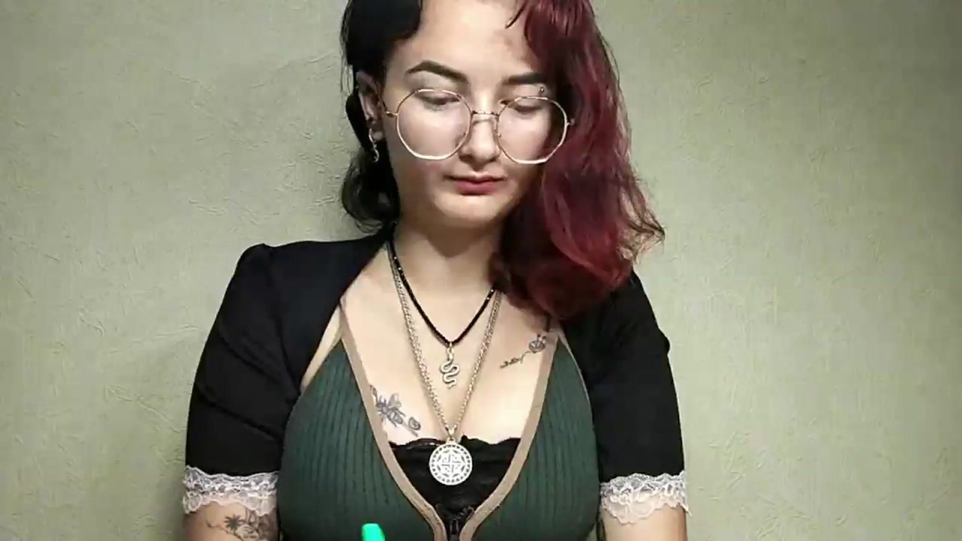Gallery image thumbnail from Ooomg_Kira's myfreecams stream on, 09/09/2025, 12:27 image 16 of 20