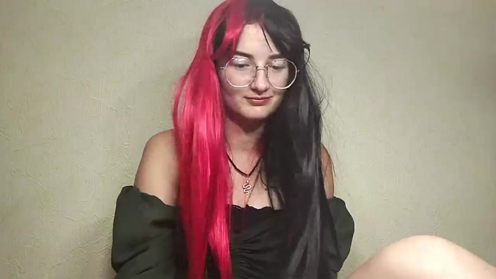 Gallery image thumbnail from Ooomg_Kira's myfreecams stream on, 09/10/2025, 15:51 image 8 of 20