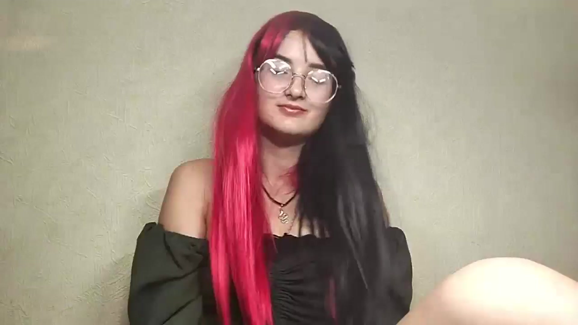 Gallery image thumbnail from Ooomg_Kira's myfreecams stream on, 09/10/2025, 15:51 image 15 of 20