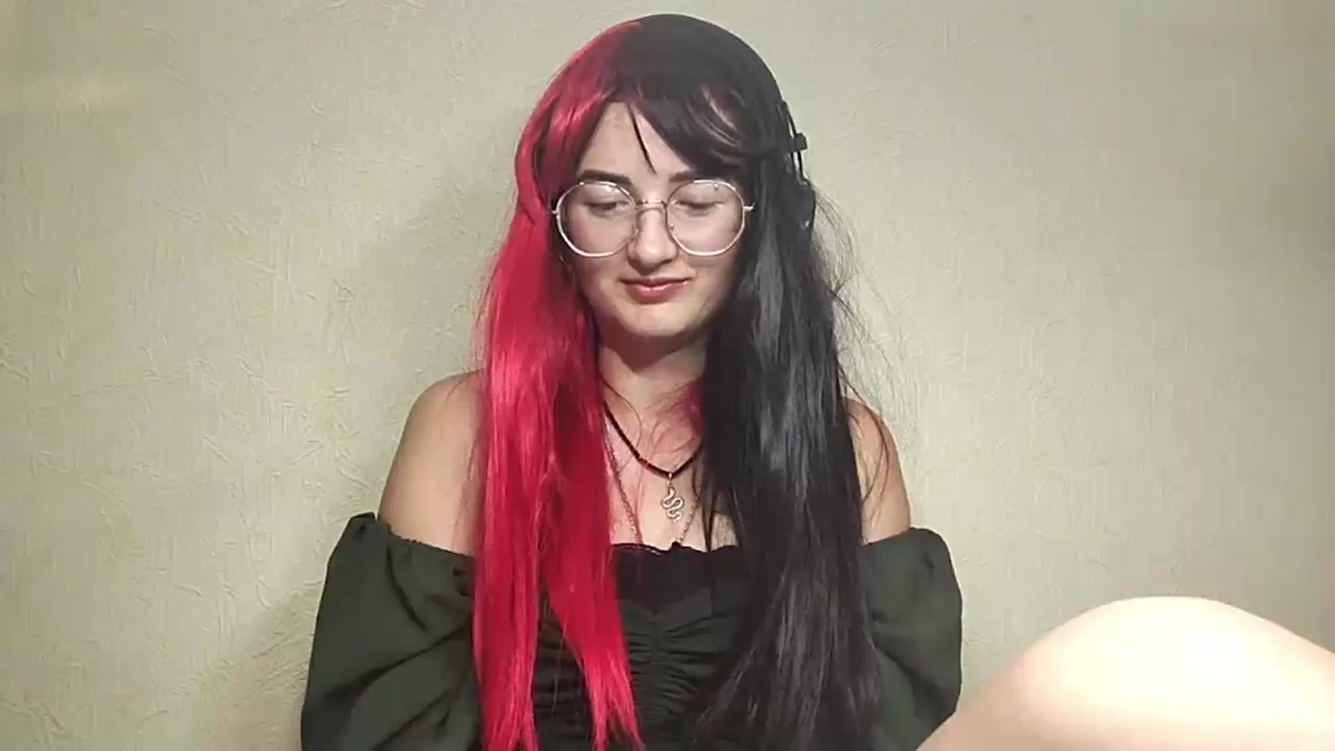 Gallery image thumbnail from Ooomg_Kira's myfreecams stream on, 09/10/2025, 15:51 image 16 of 20