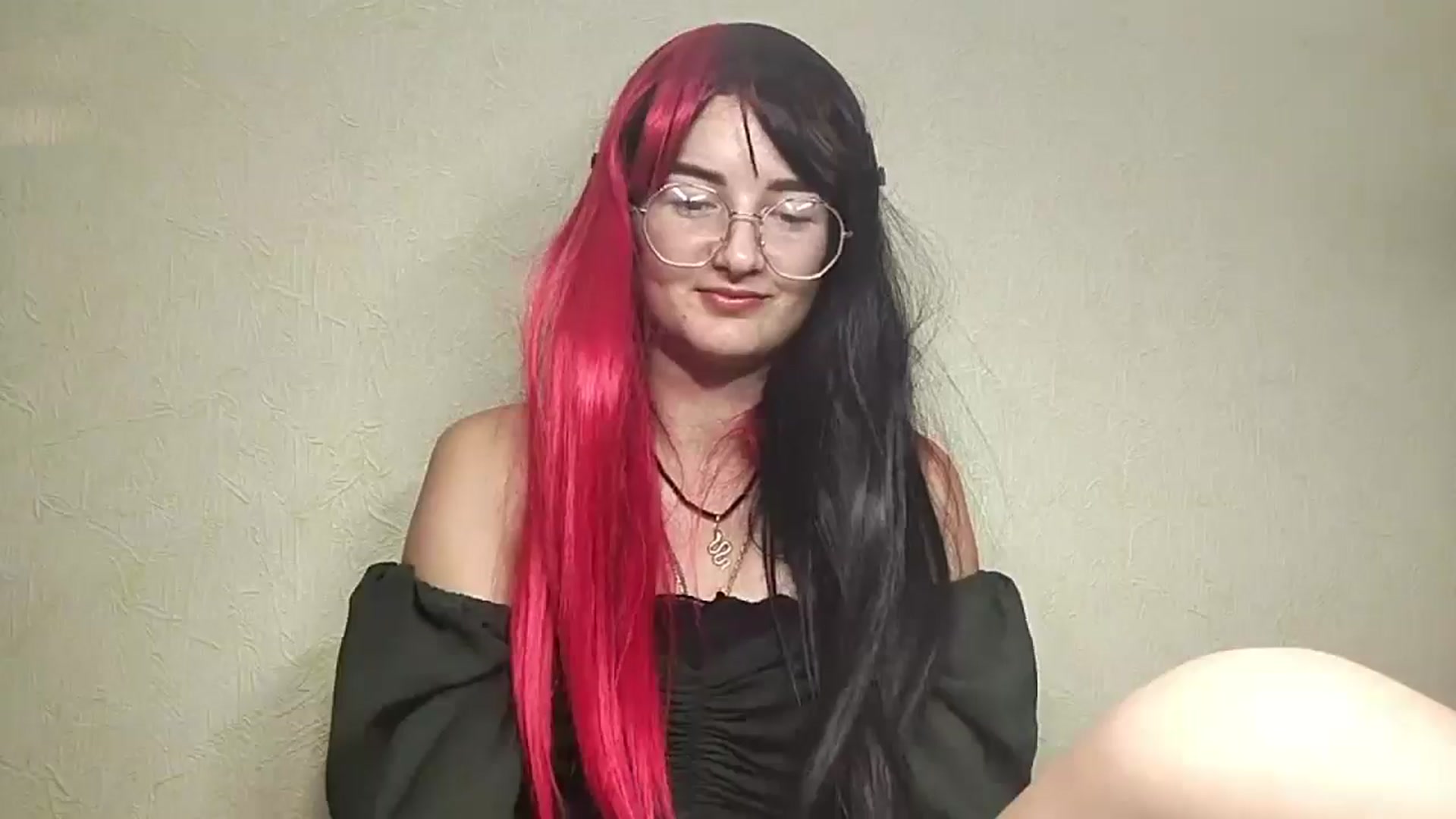 Gallery image thumbnail from Ooomg_Kira's myfreecams stream on, 09/10/2025, 15:51 image 13 of 20