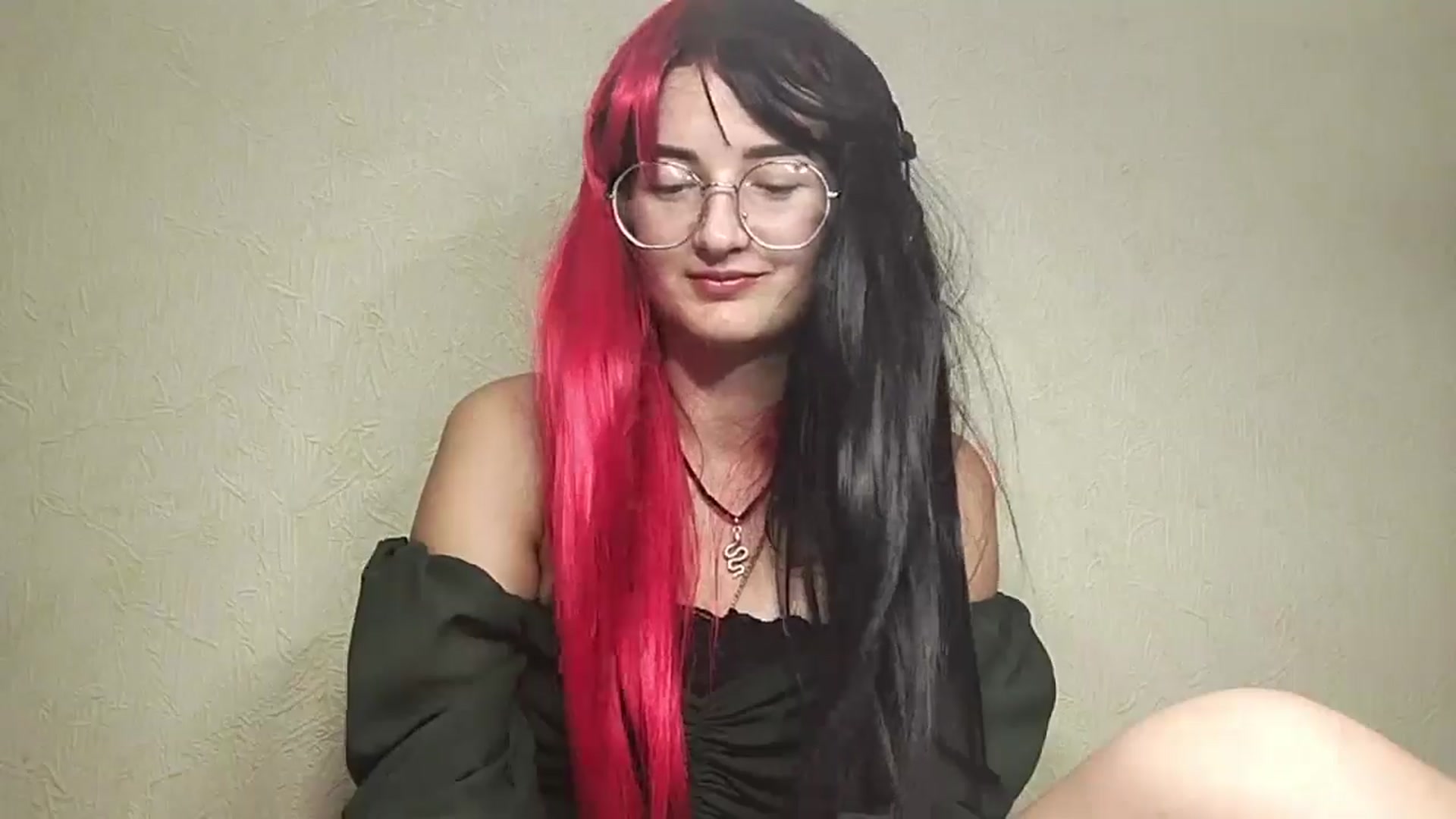Gallery image thumbnail from Ooomg_Kira's myfreecams stream on, 09/10/2025, 15:51 image 9 of 20