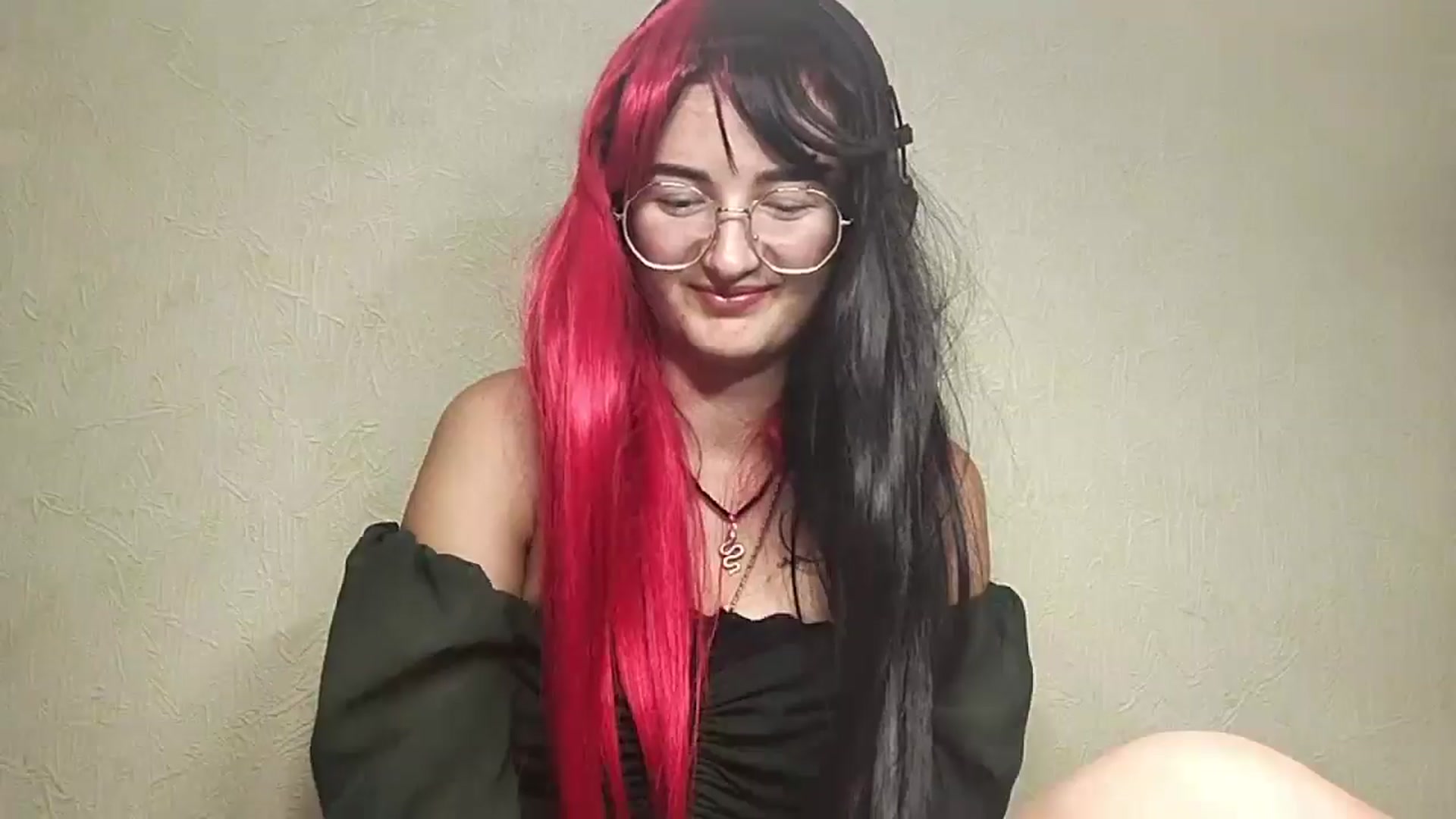 Gallery image thumbnail from Ooomg_Kira's myfreecams stream on, 09/10/2025, 15:51 image 10 of 20