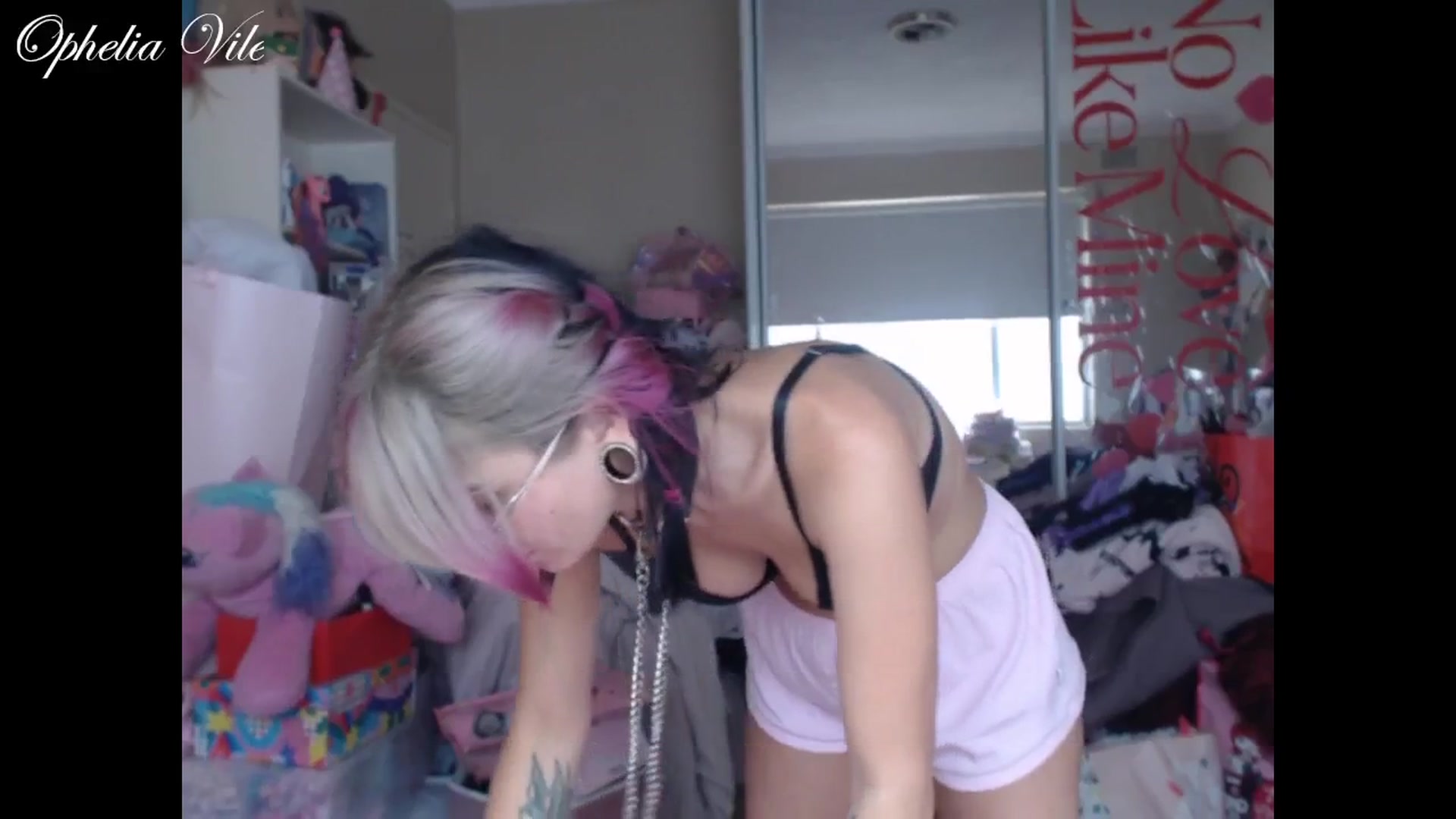 Gallery image thumbnail from OpheliaVile's myfreecams stream on, 01/15/2026, 23:11 image 18 of 20