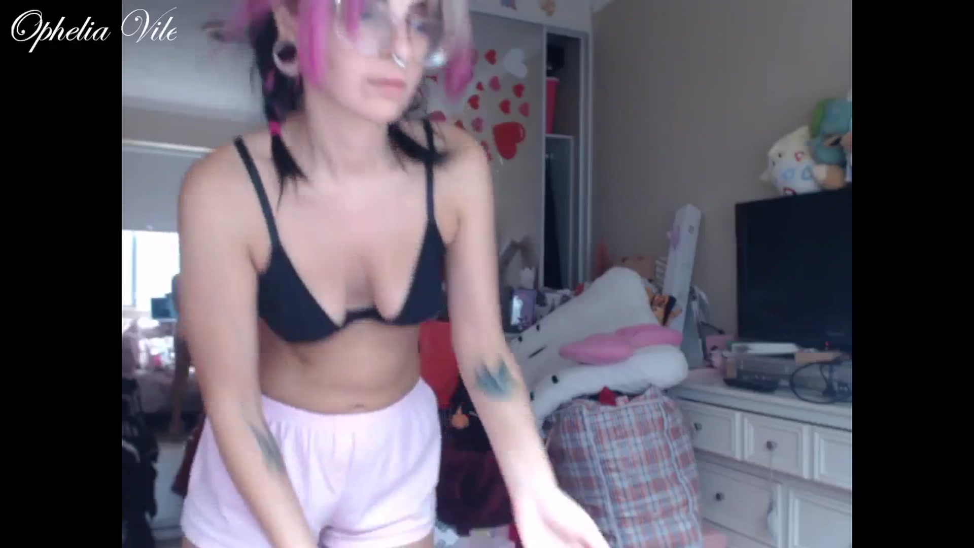 Gallery image thumbnail from OpheliaVile's myfreecams stream on, 01/15/2026, 23:11 image 10 of 20