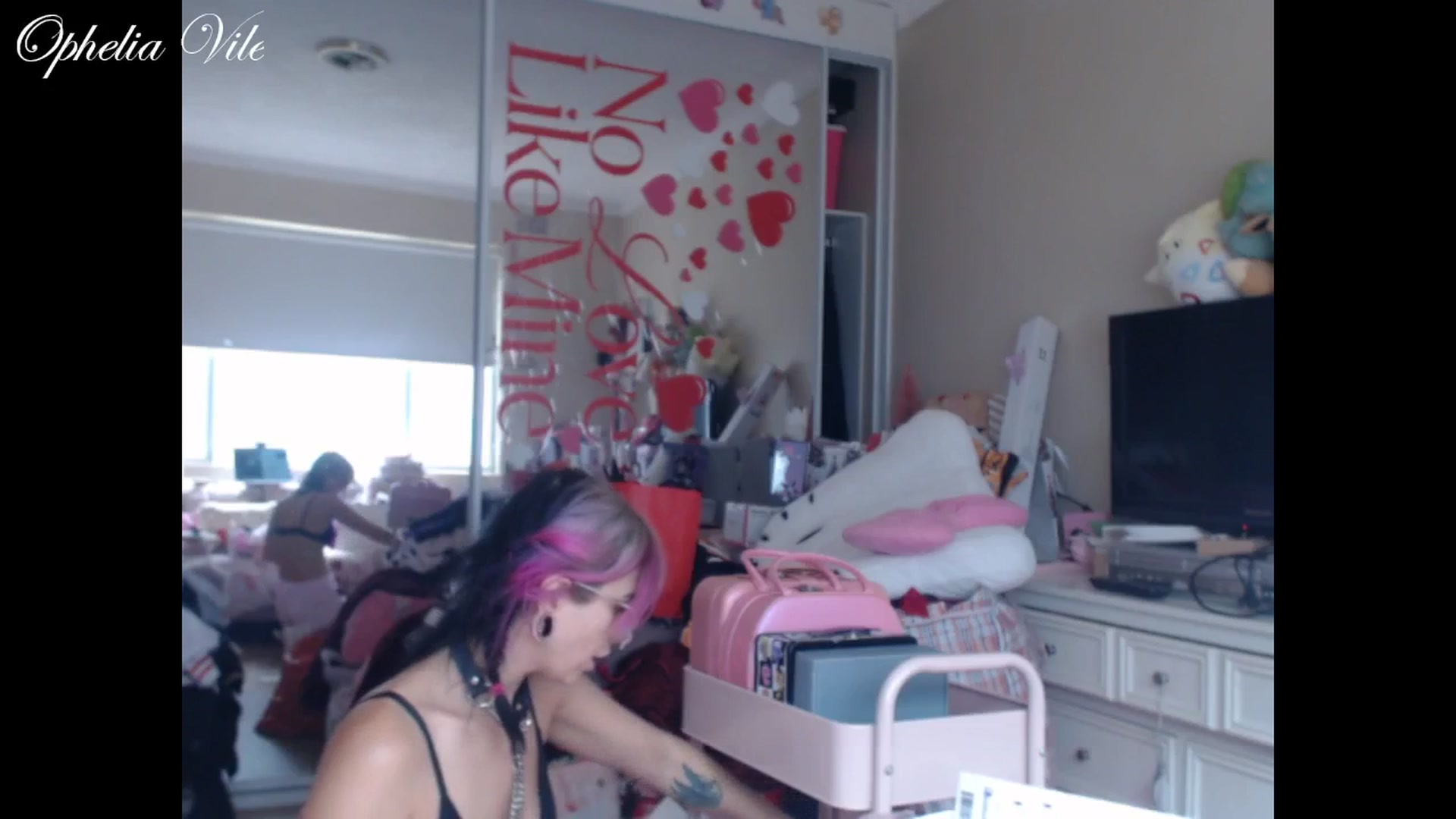 Gallery image thumbnail from OpheliaVile's myfreecams stream on, 01/15/2026, 23:11 image 15 of 20
