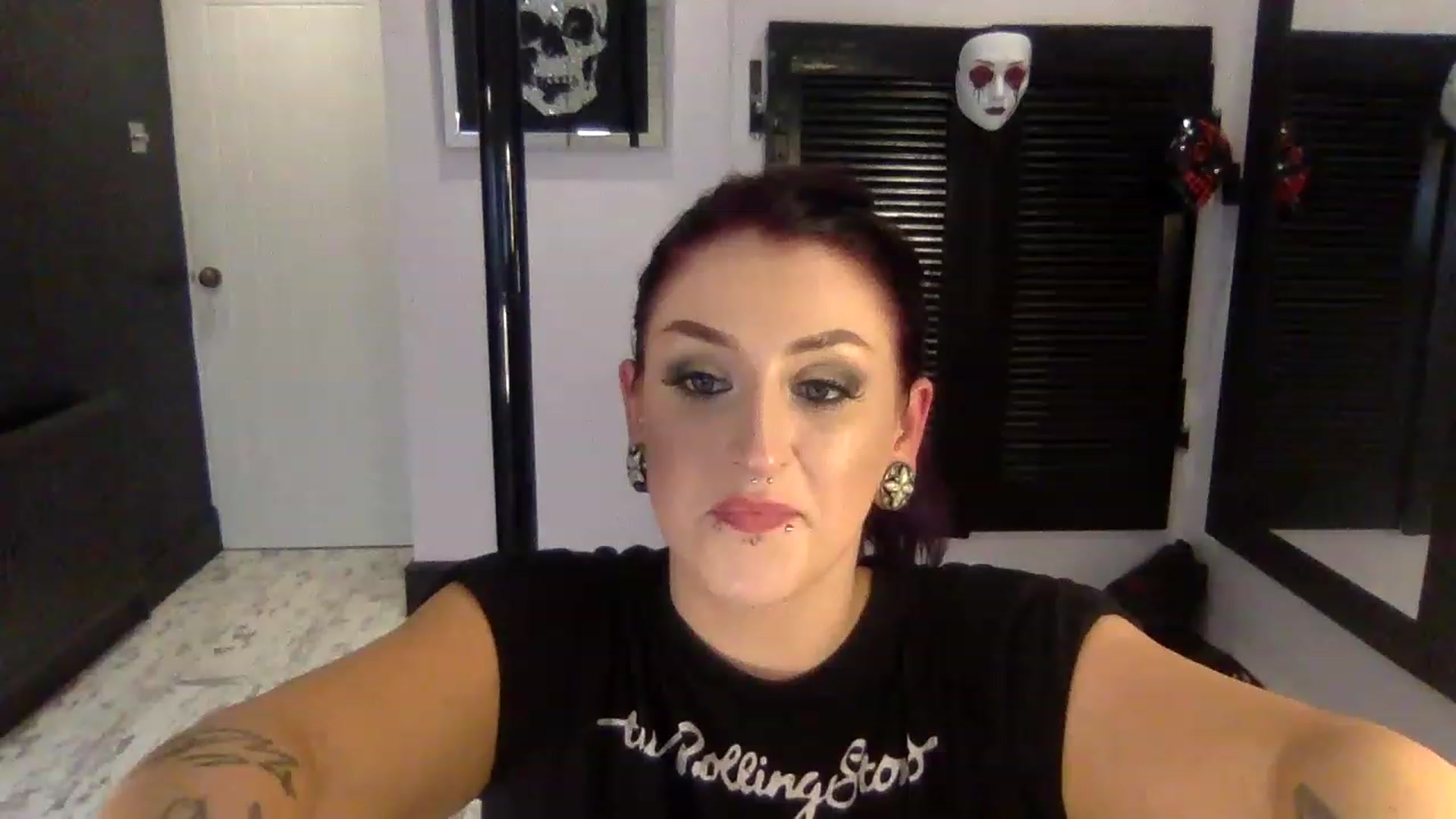 Gallery image thumbnail from Ophelia_jinx's myfreecams stream on, 11/14/2022, 20:07 image 16 of 20