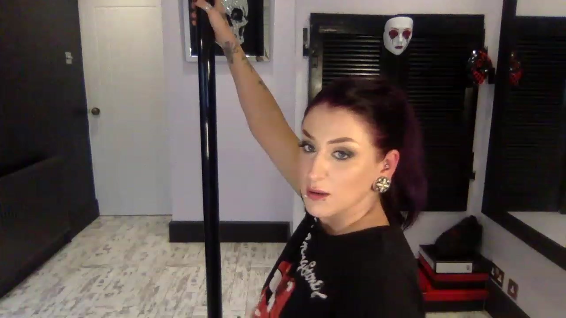 Gallery image thumbnail from Ophelia_jinx's myfreecams stream on, 11/14/2022, 20:07 image 19 of 20