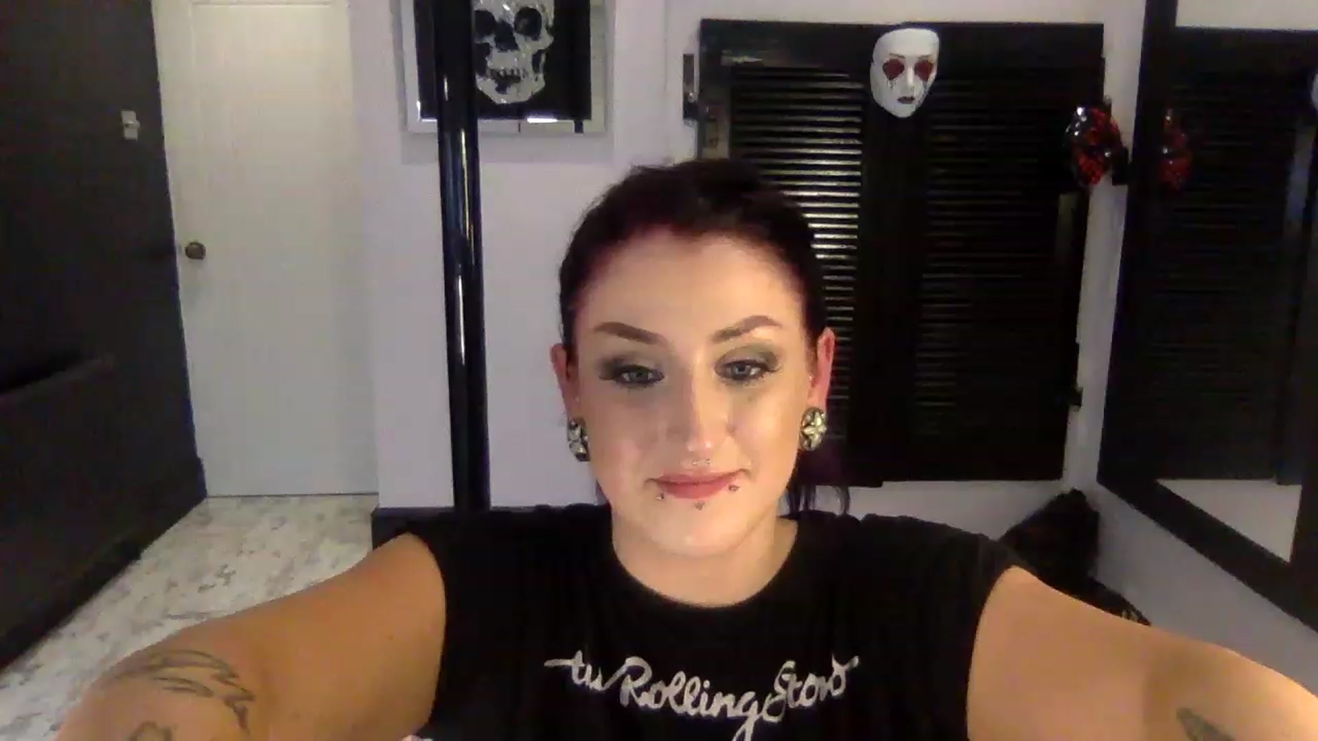 Gallery image thumbnail from Ophelia_jinx's myfreecams stream on, 11/14/2022, 20:07 image 15 of 20